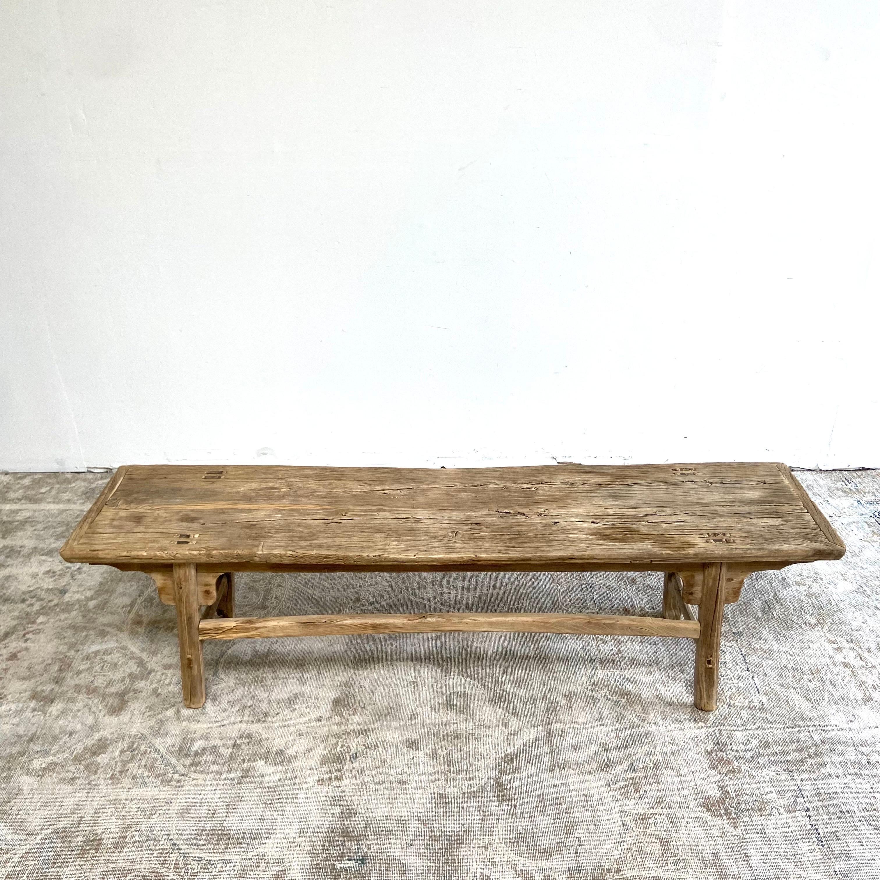 Vieille table basse ou banc en bois d'orme-72″. en vente 2