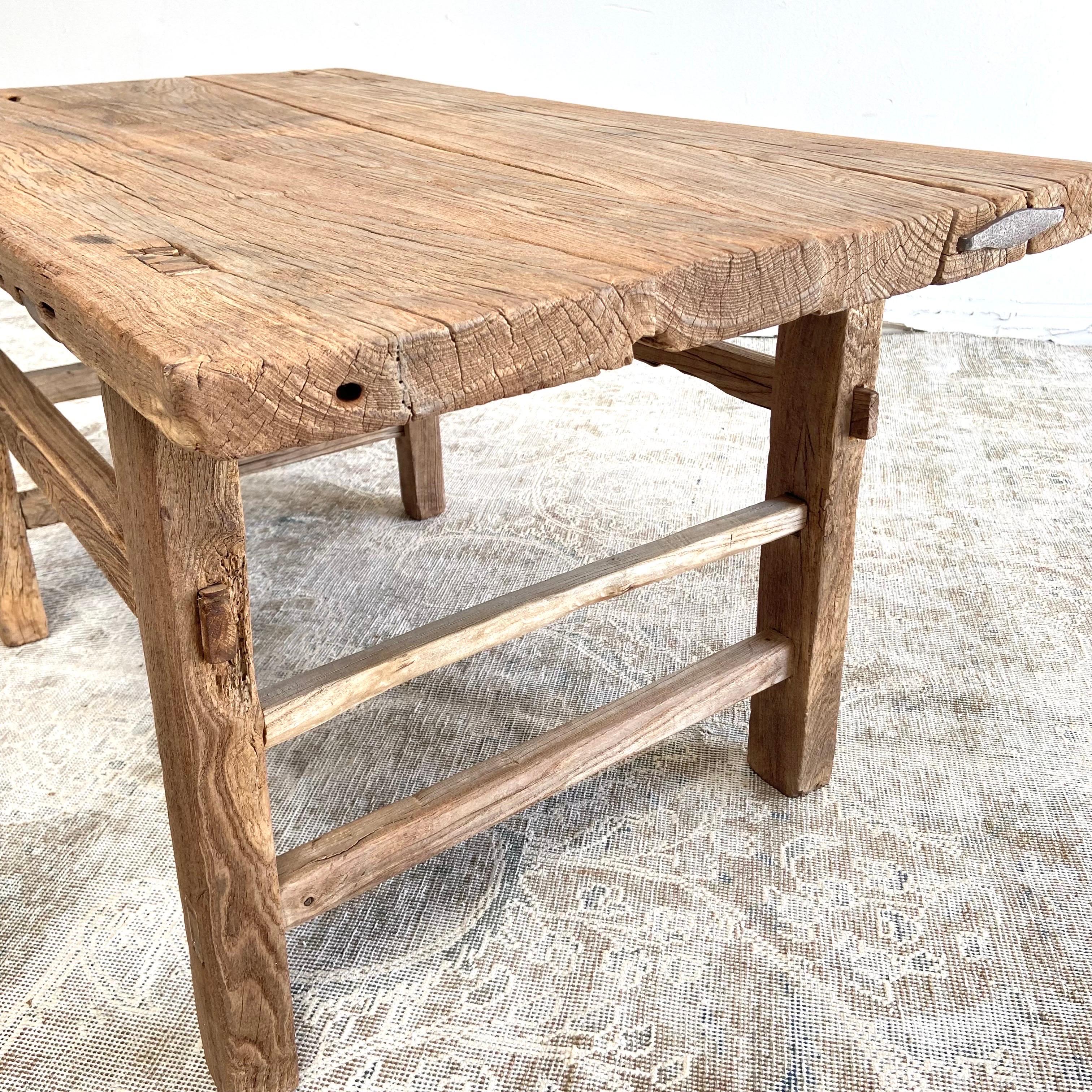 Vieille table basse ou banc en bois d'orme en vente 7
