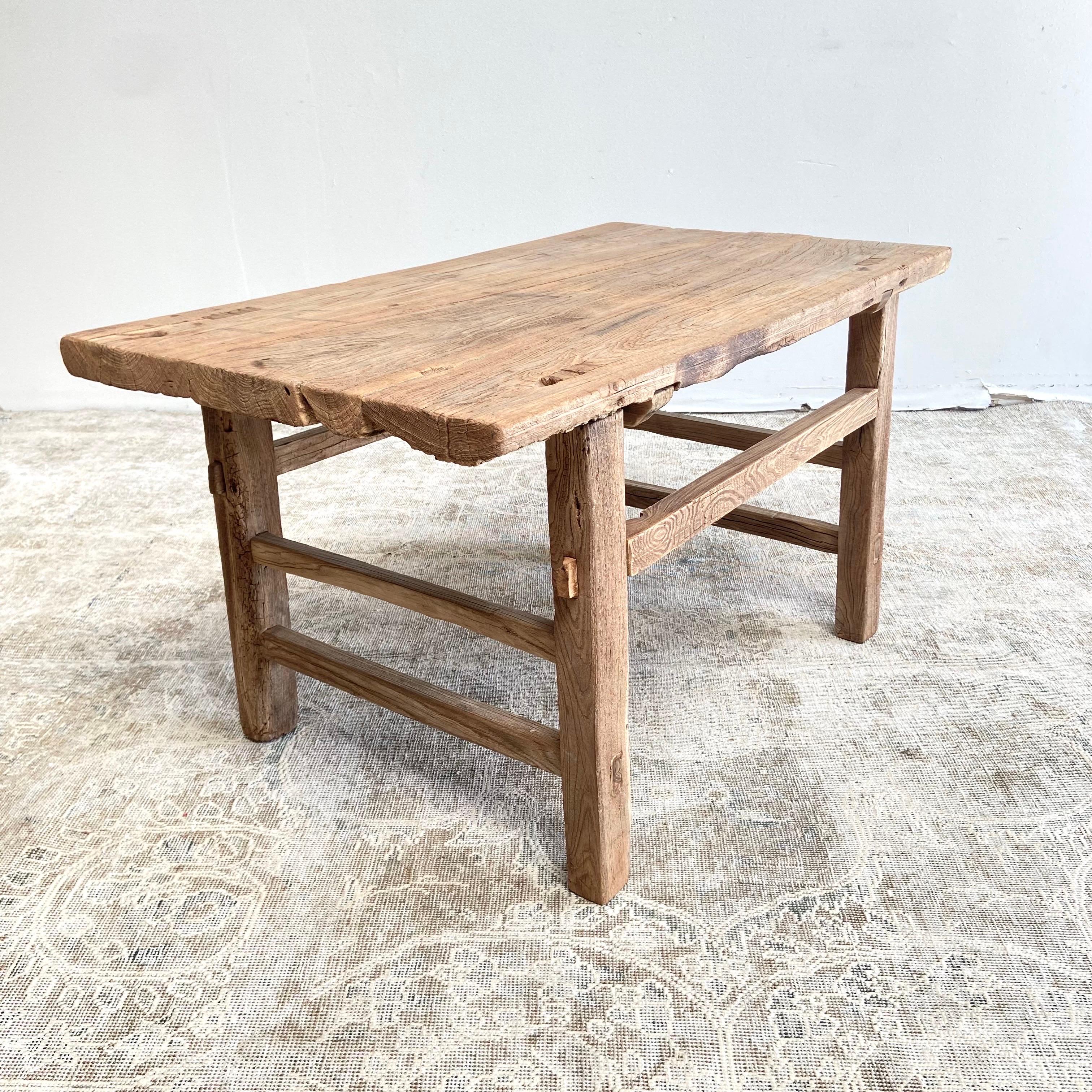 Vieille table basse ou banc en bois d'orme en vente 3