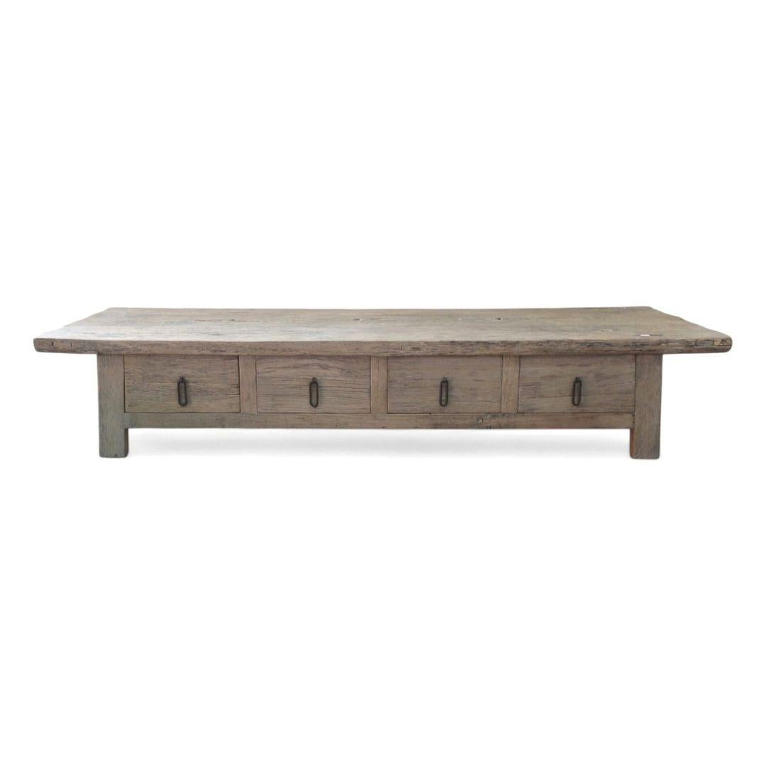 Mesa baja vintage de madera de olmo con 4 cajones, región de Shandong Chino en venta
