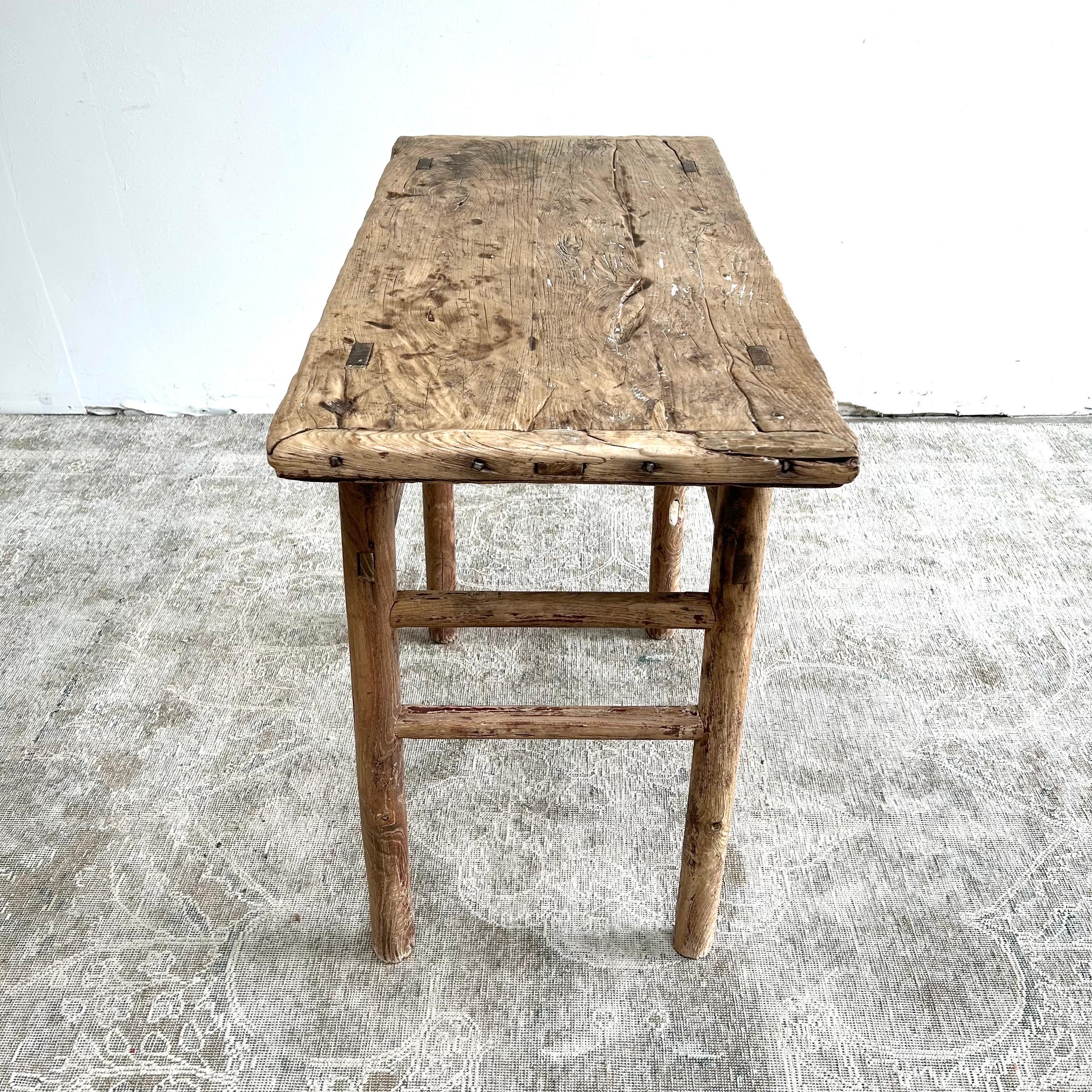 20ième siècle Vieille table console en bois d'orme en vente