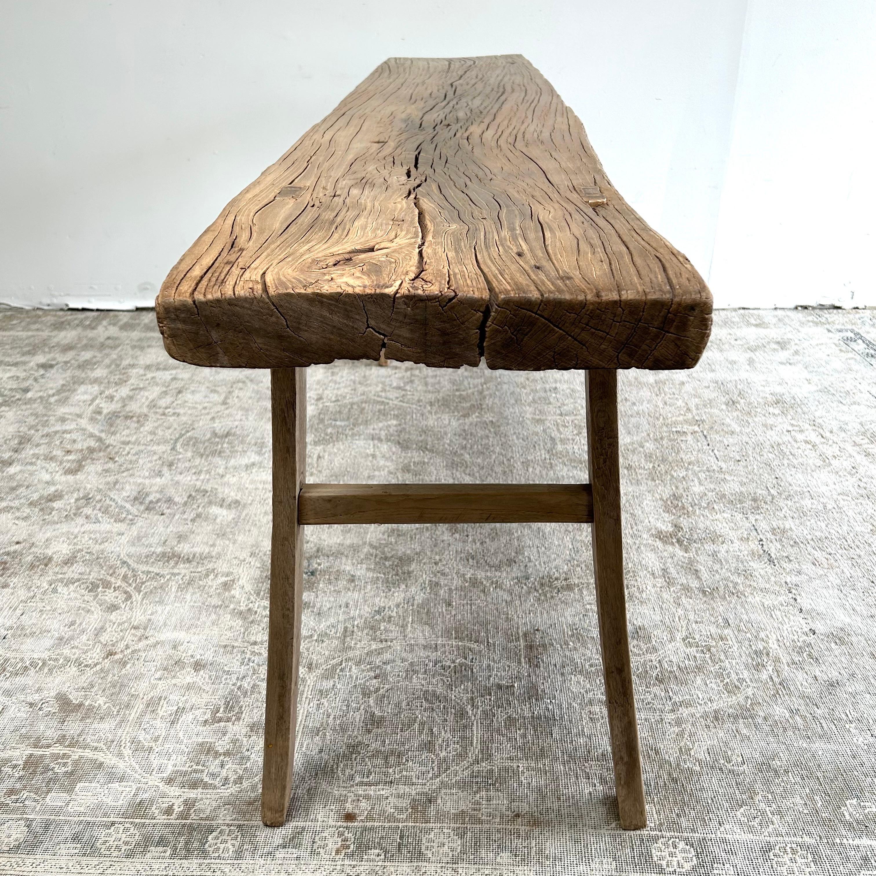 Vieille table console en bois d'orme en vente 10