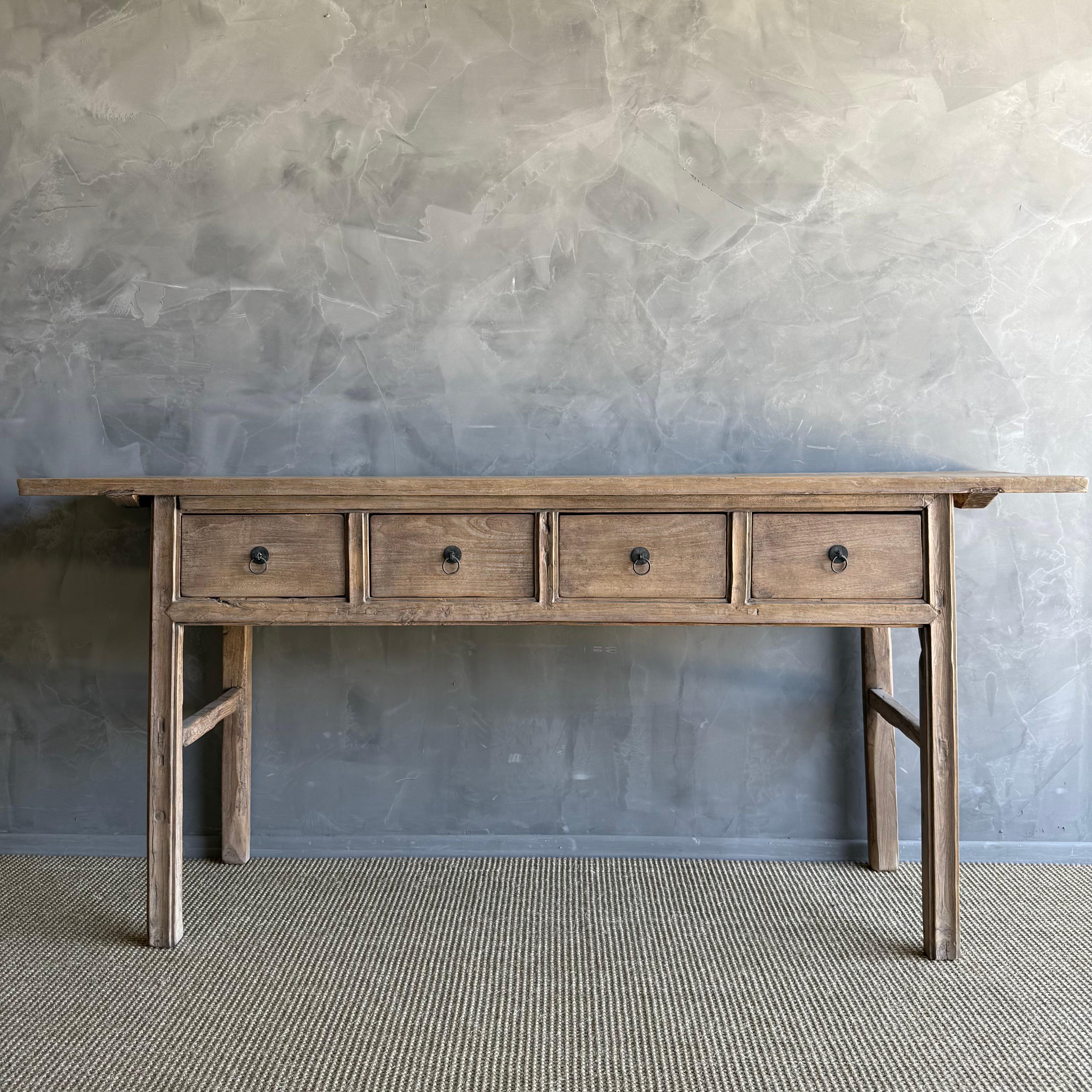 Table console vintage en bois d'orme avec tiroirs 79.5 po. en vente 5