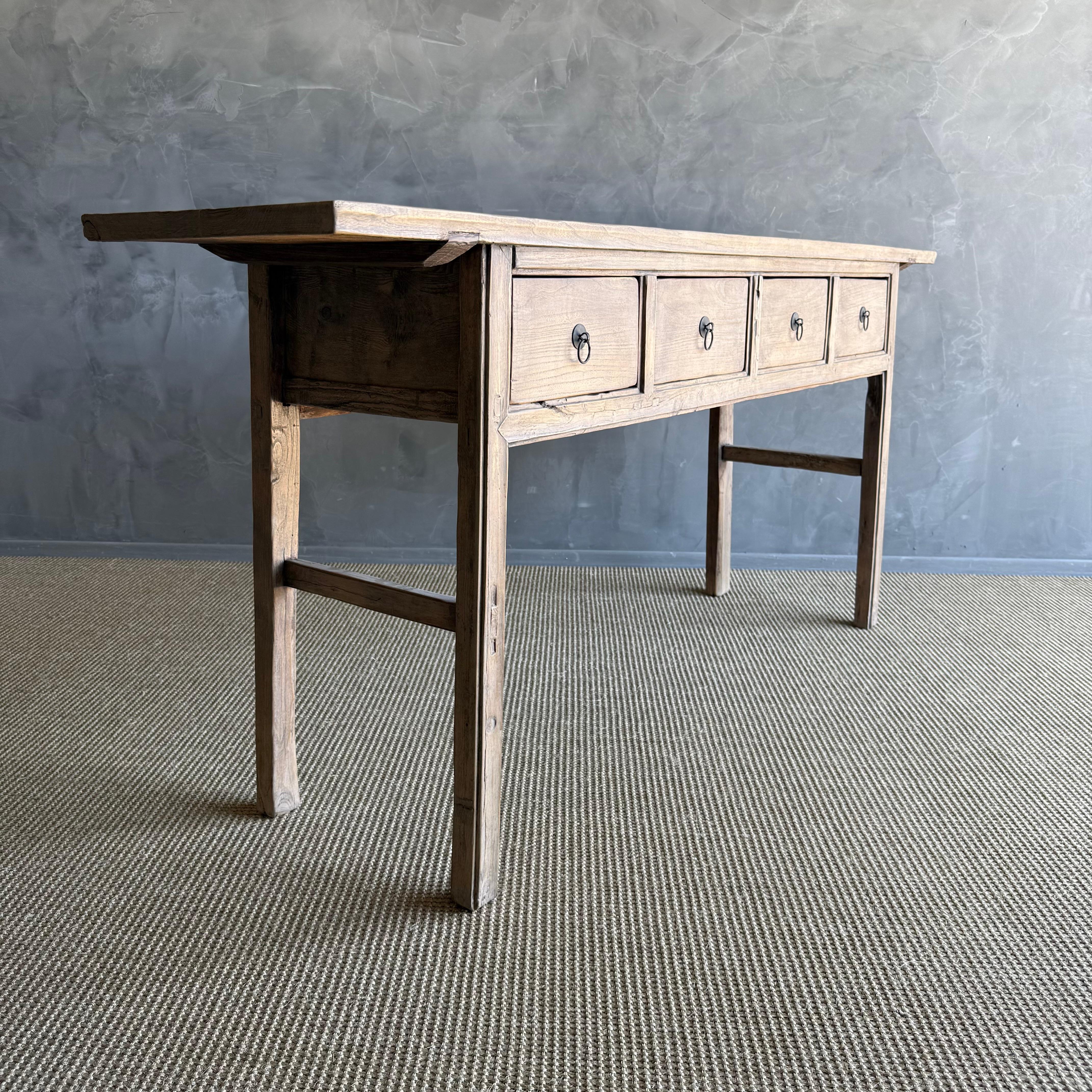 Orme Table console vintage en bois d'orme avec tiroirs 79.5 po. en vente