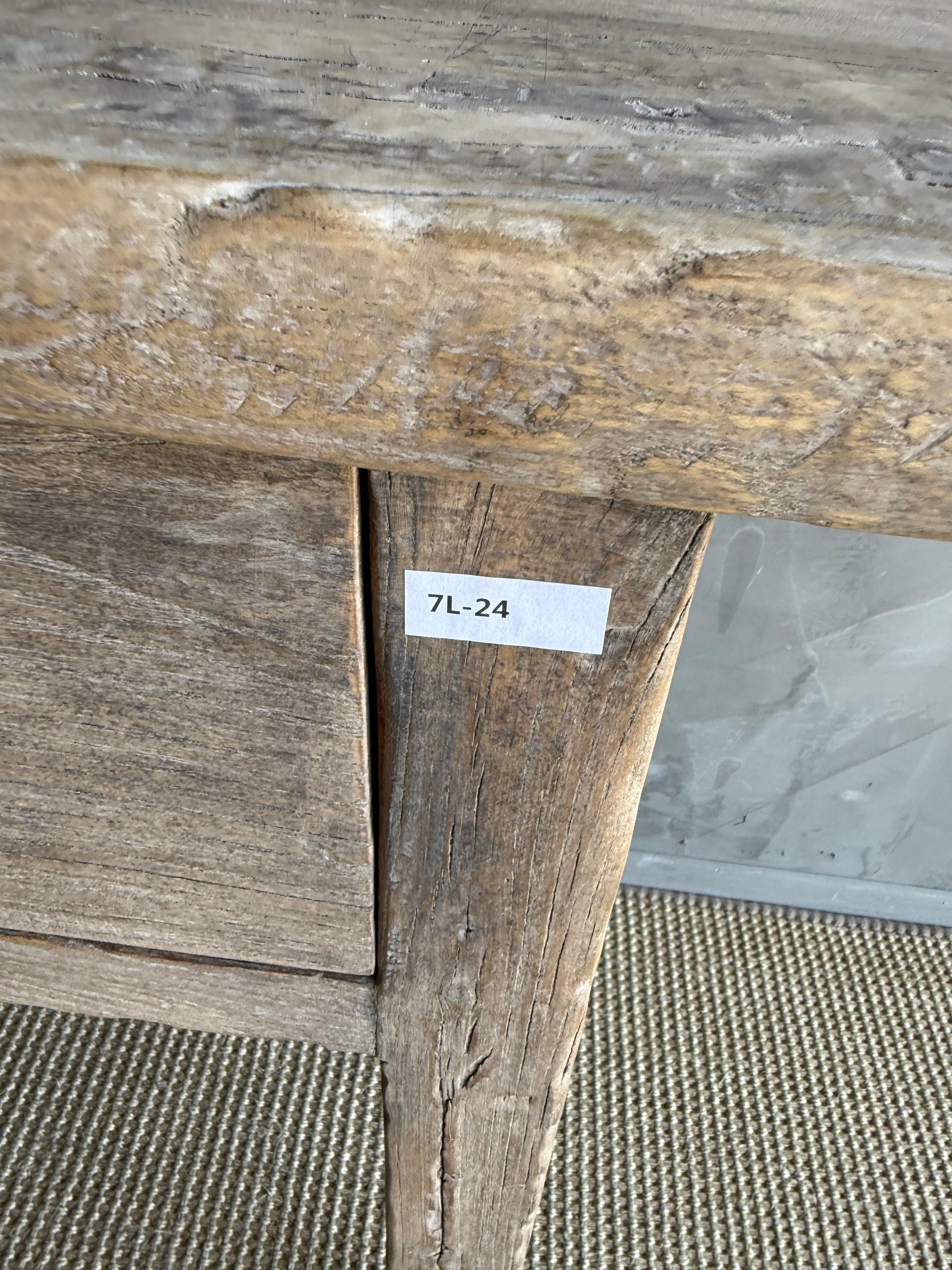 Table console vintage en bois d'orme avec tiroirs 89 po. en vente 7