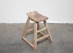 Sgabello vintage con seduta curva in legno di olmo