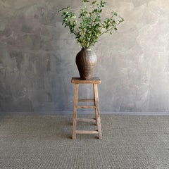 Pedestal Vintage de Madera de Olmo Estilo Moderno Orgánico