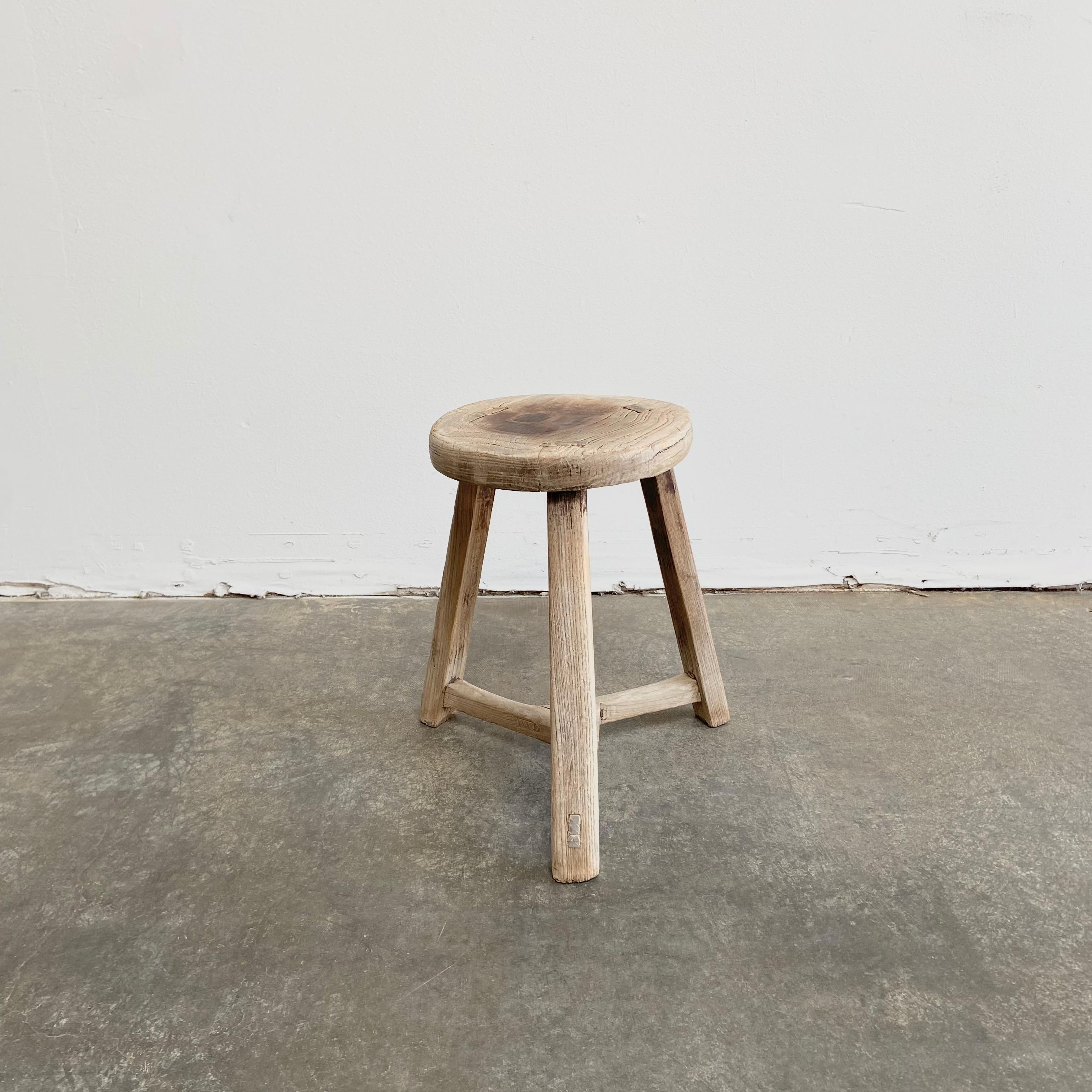 round wood stools