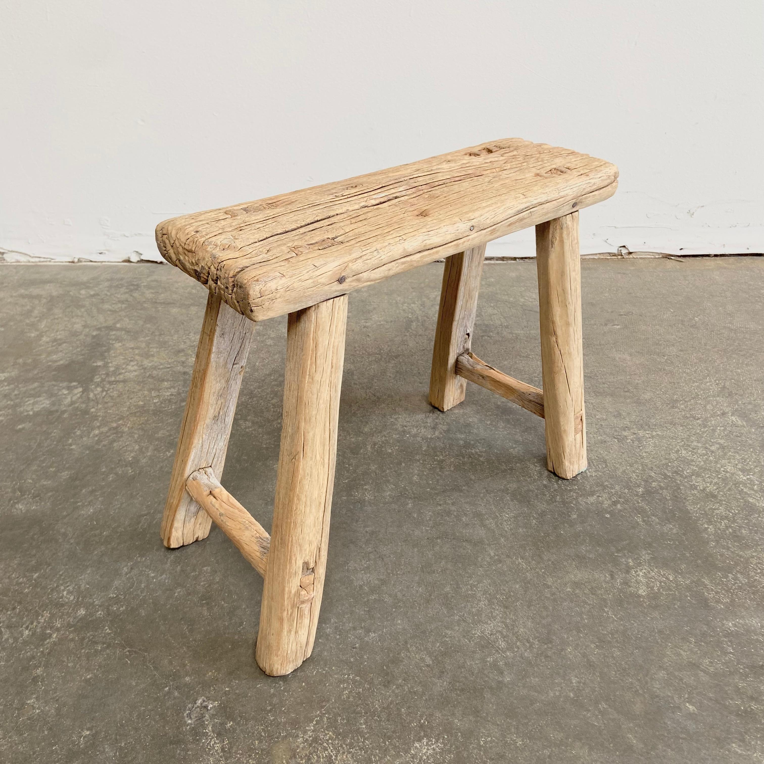 Vintage Ulme Wood Rustikaler Hocker (20. Jahrhundert) im Angebot