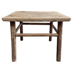 Vieille table d
appoint en bois d
orme