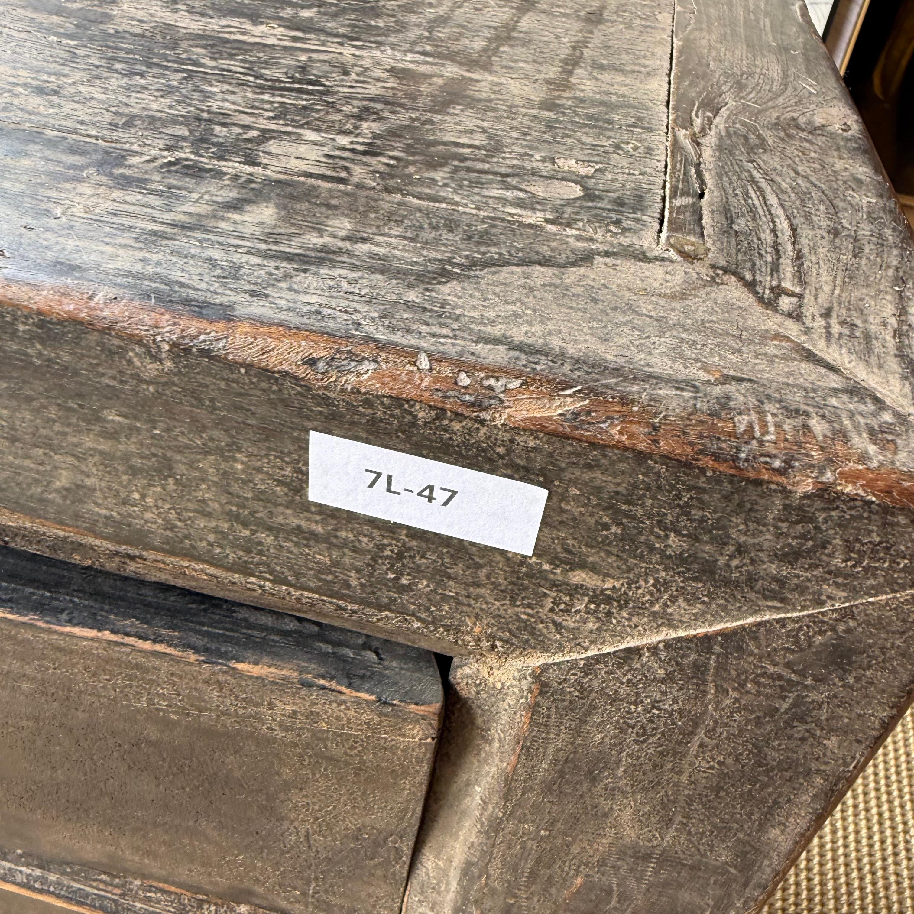 Vintage Elm Wood Sideboard mit mehreren Arbeitsschubladen im Angebot 8