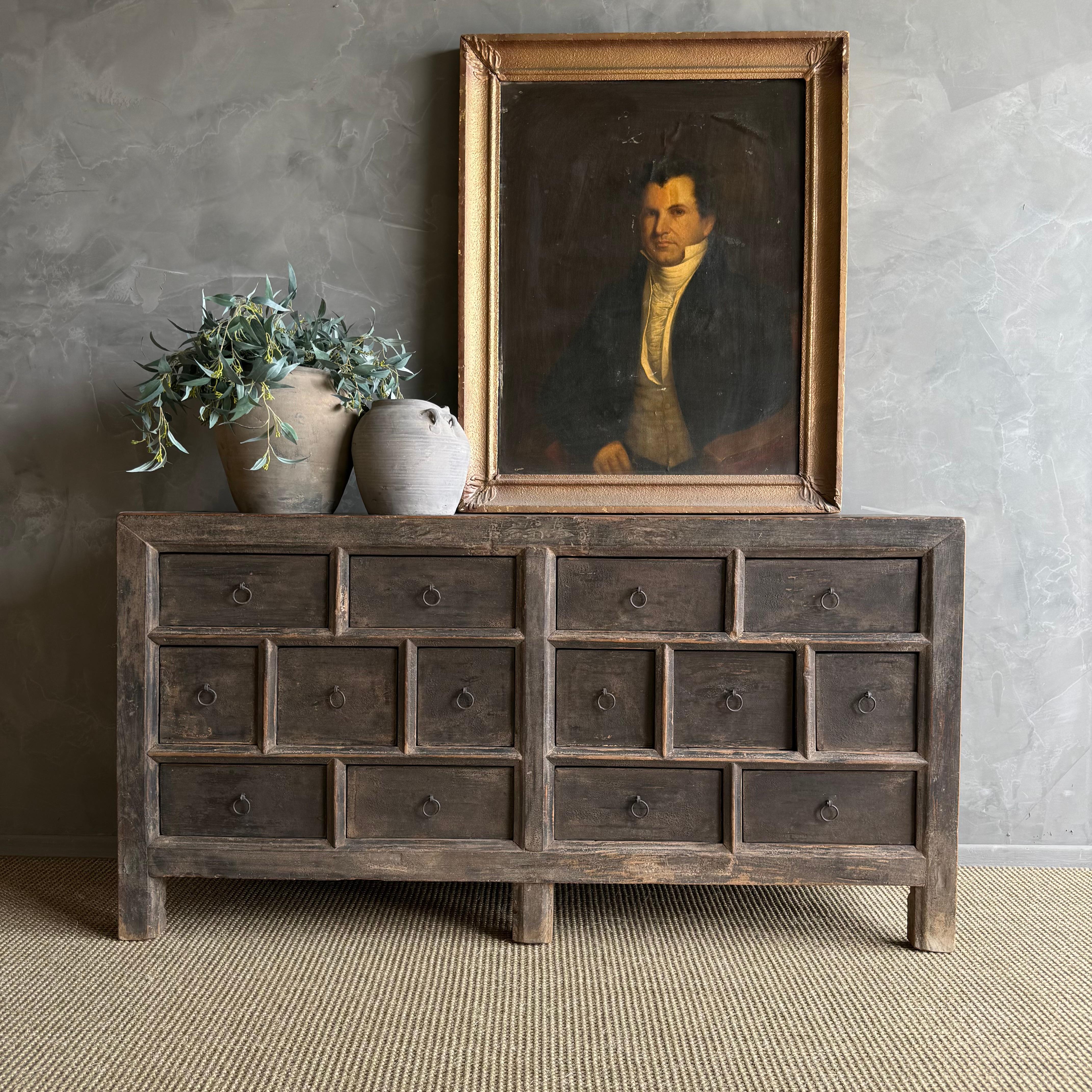 Vintage Elm Wood Sideboard mit mehreren Arbeitsschubladen im Angebot 9