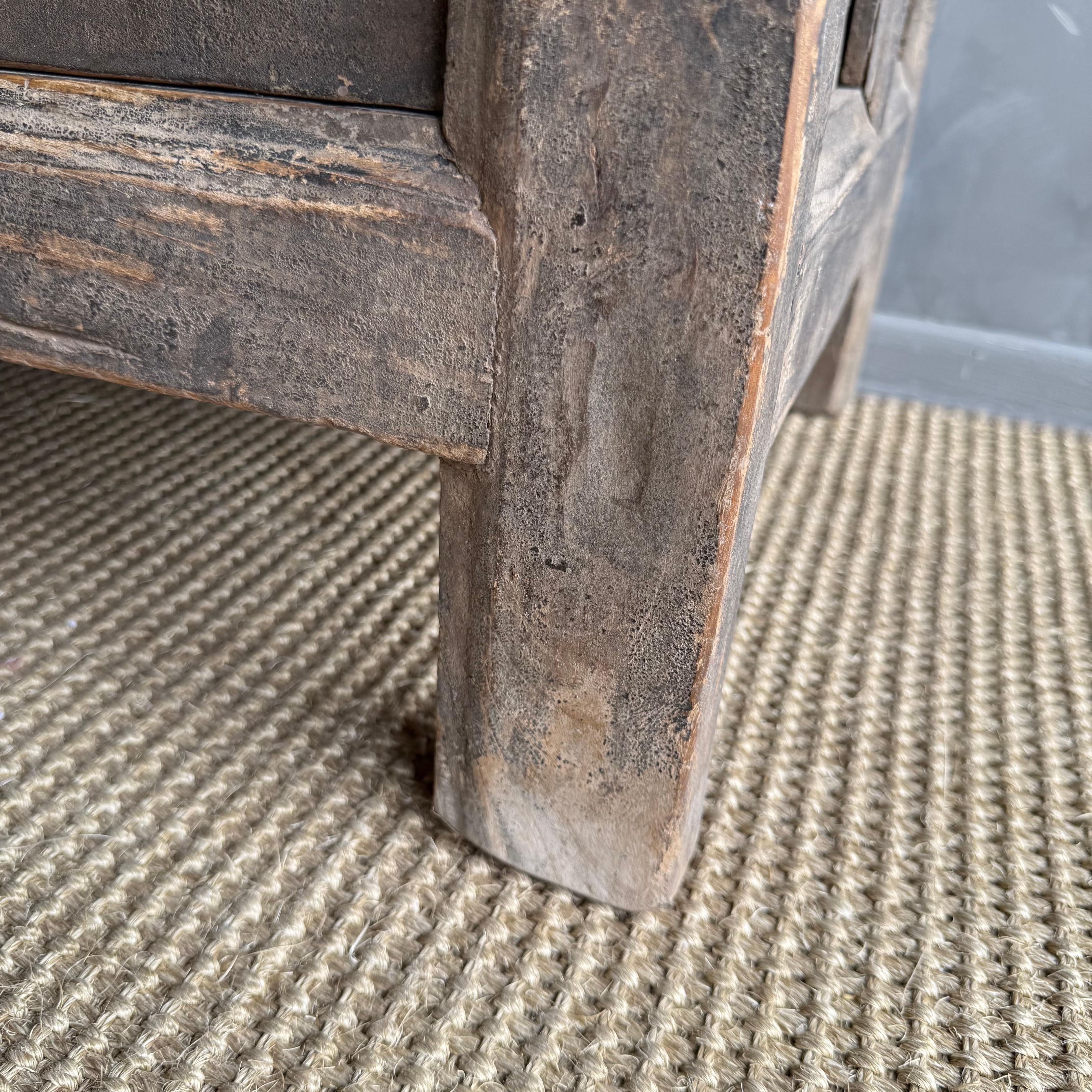 Vintage Elm Wood Sideboard mit mehreren Arbeitsschubladen im Angebot 1