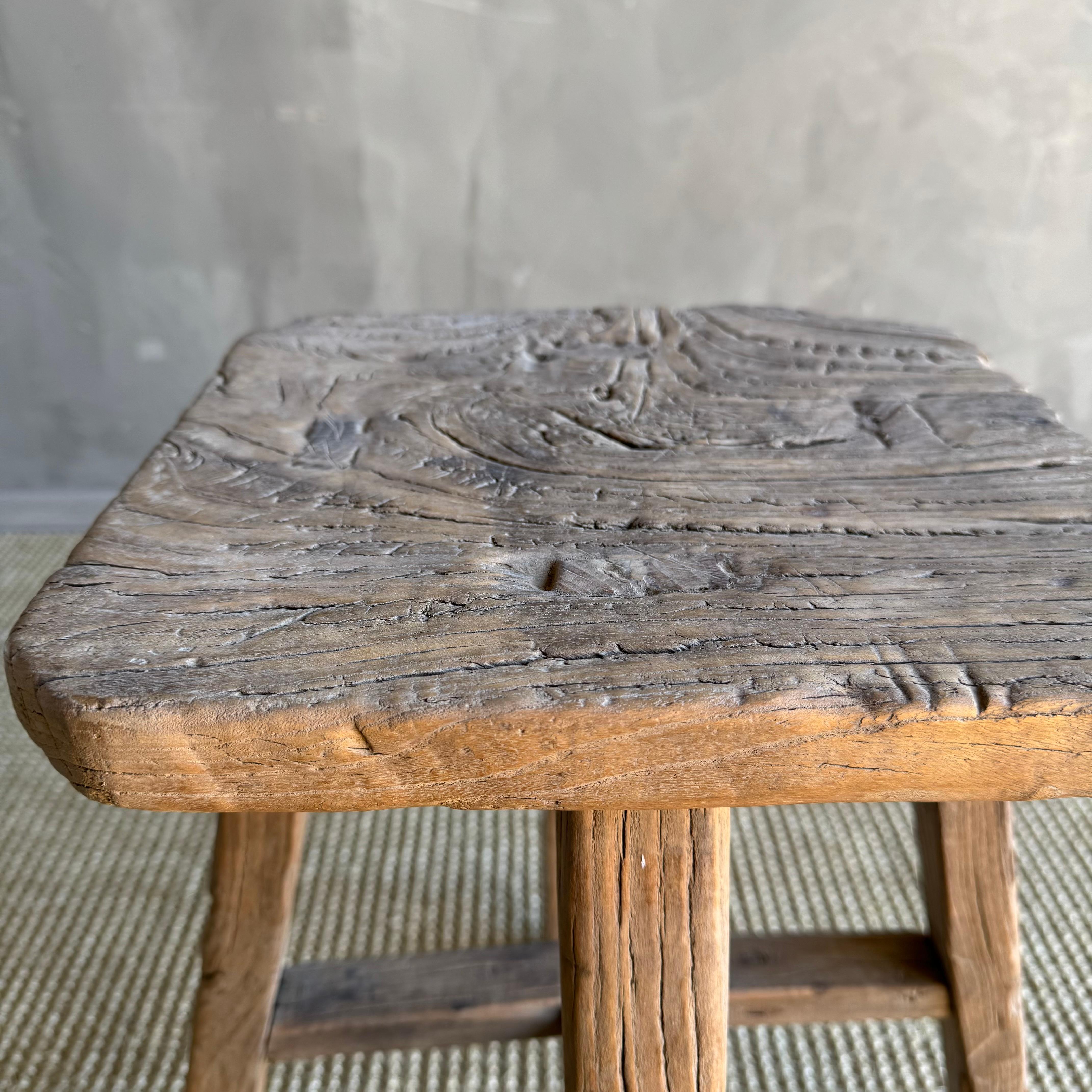 20ième siècle Vieux tabouret en bois d'orme en vente