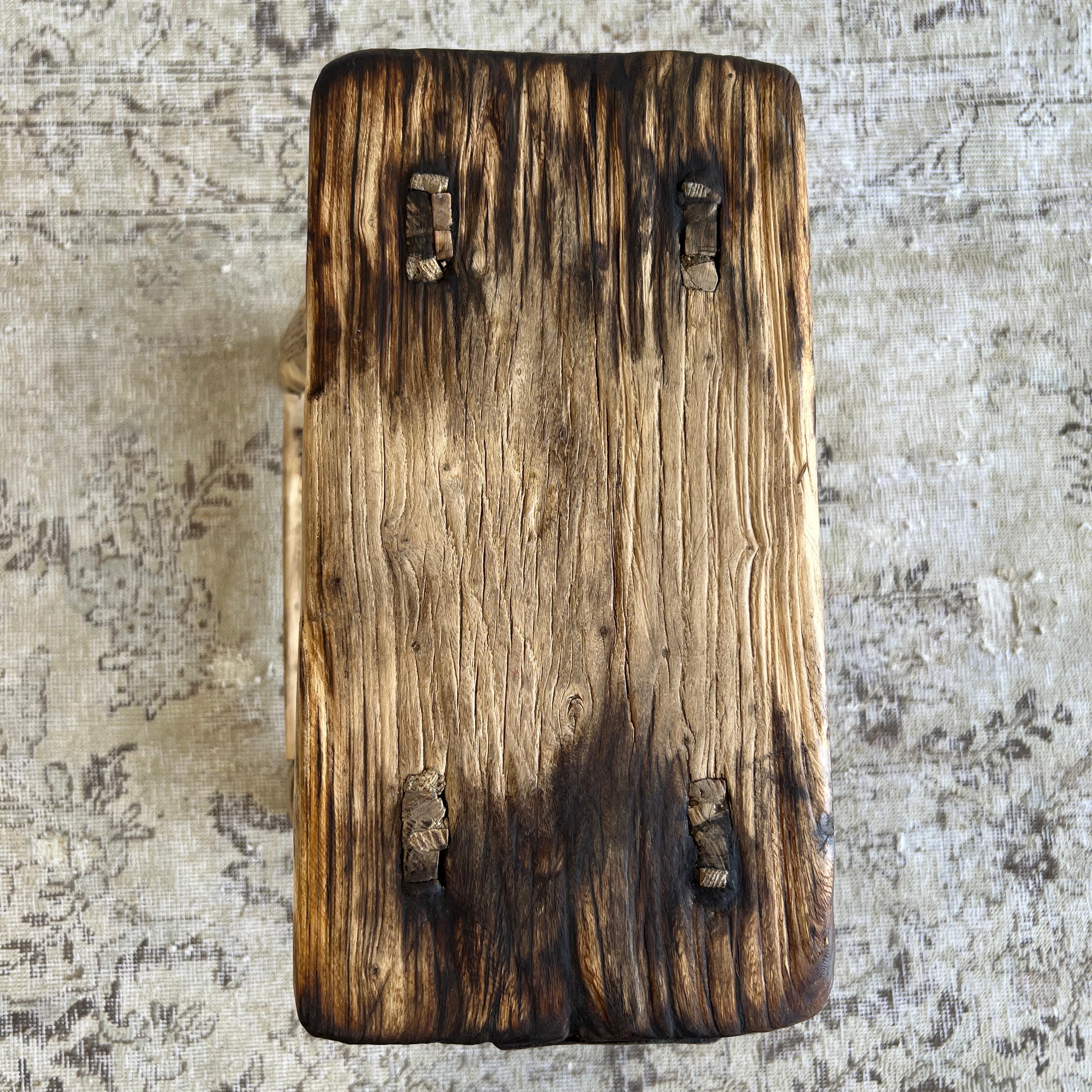 Holzhocker aus Ulmenholz im Angebot 3