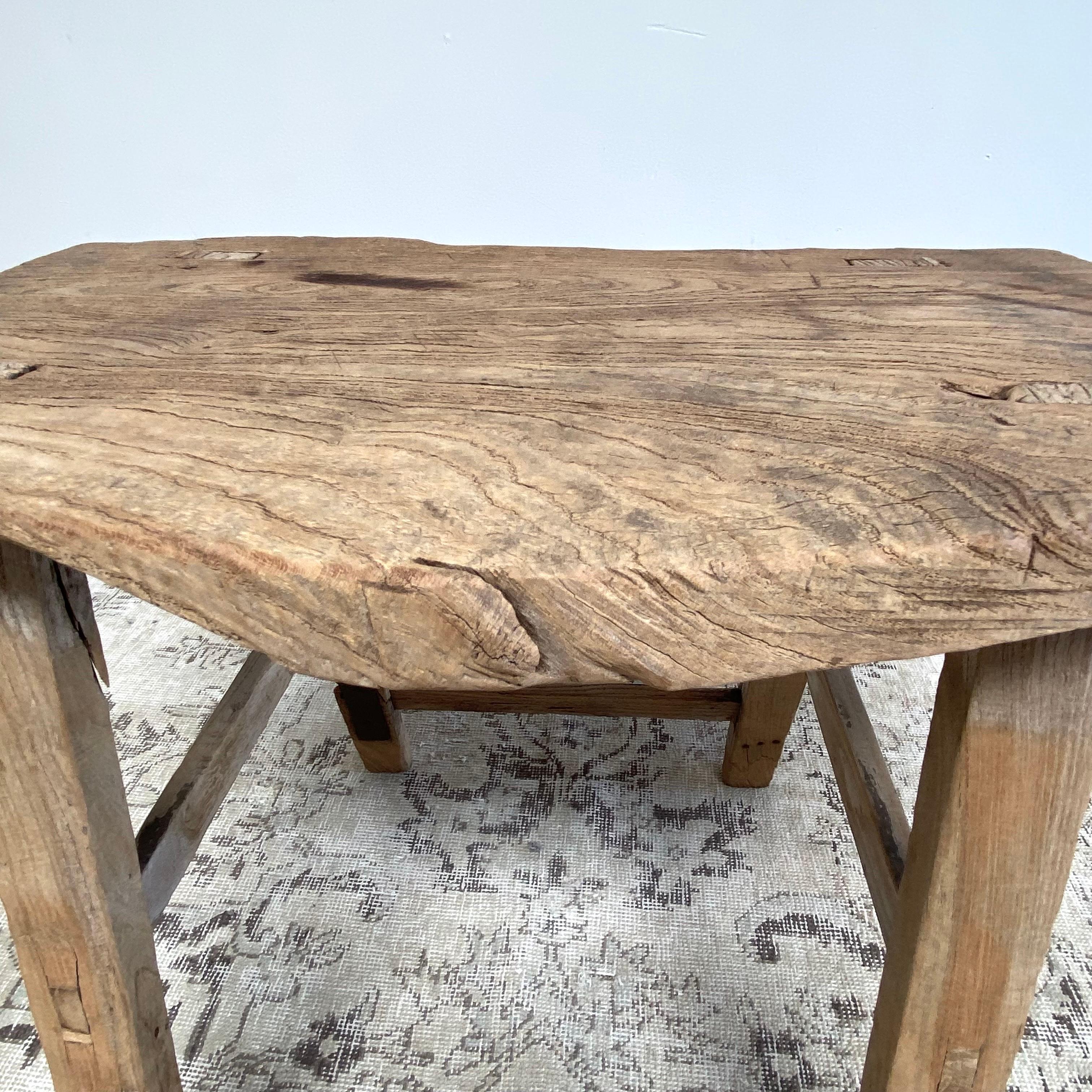 Vieux tabouret en bois d'orme en vente 3
