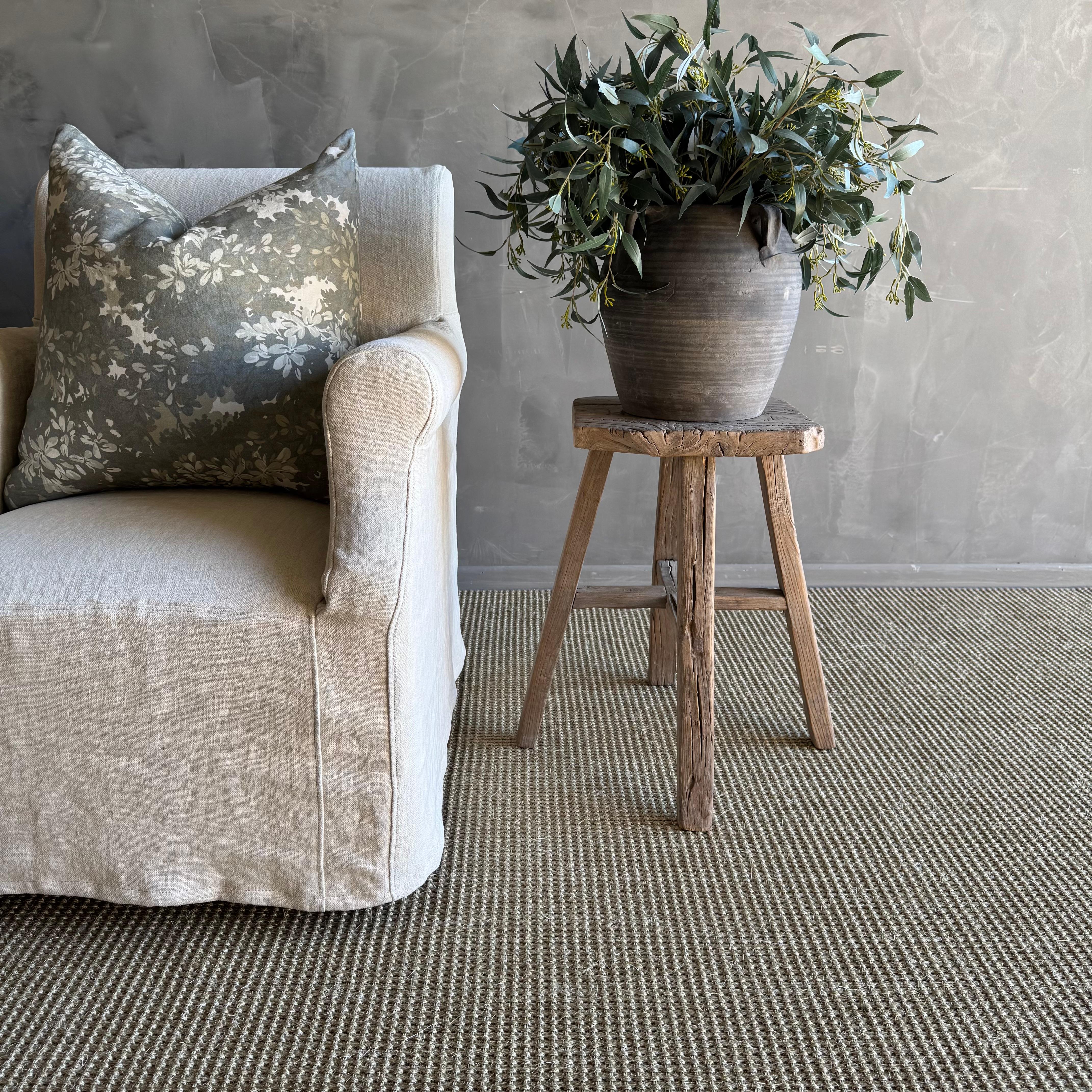 Vieux tabouret en bois d'orme en vente 2