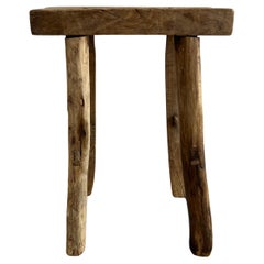 Taburete vintage de madera de olmo con patas únicas