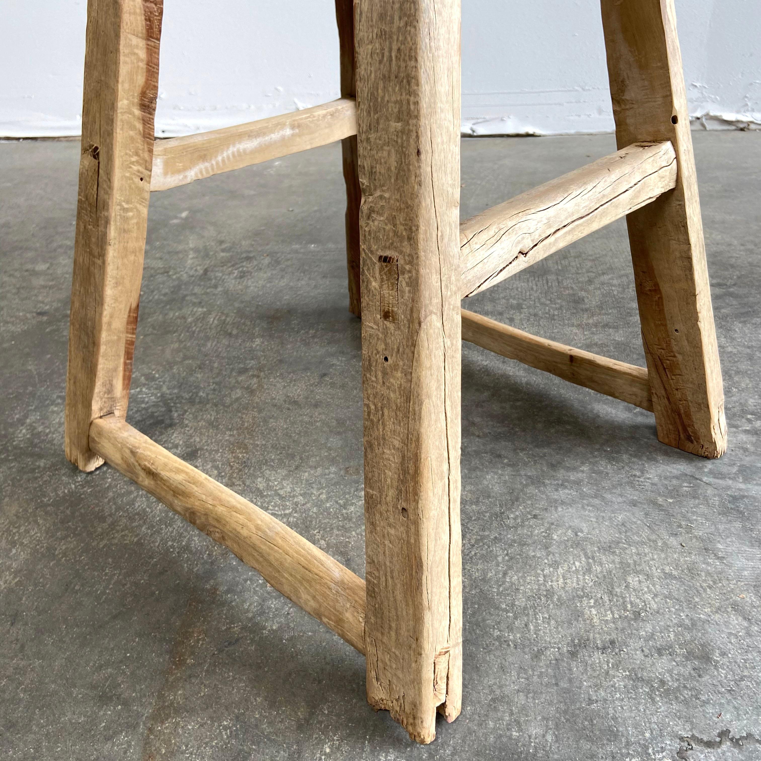 Hocker oder Sockel-Beistelltisch aus Ulmenholz (20. Jahrhundert) im Angebot