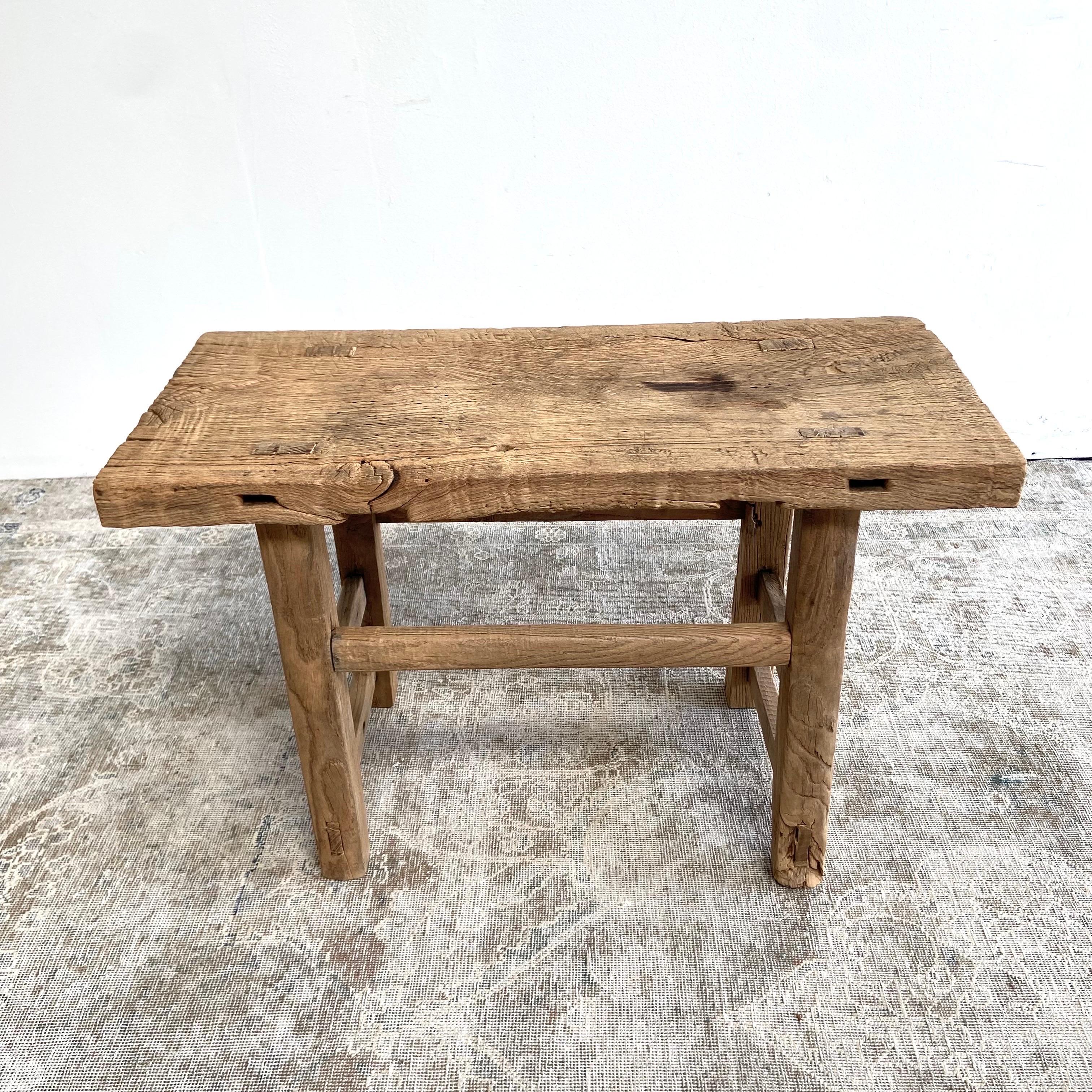 20ième siècle Vieille table basse en bois d'orme en vente