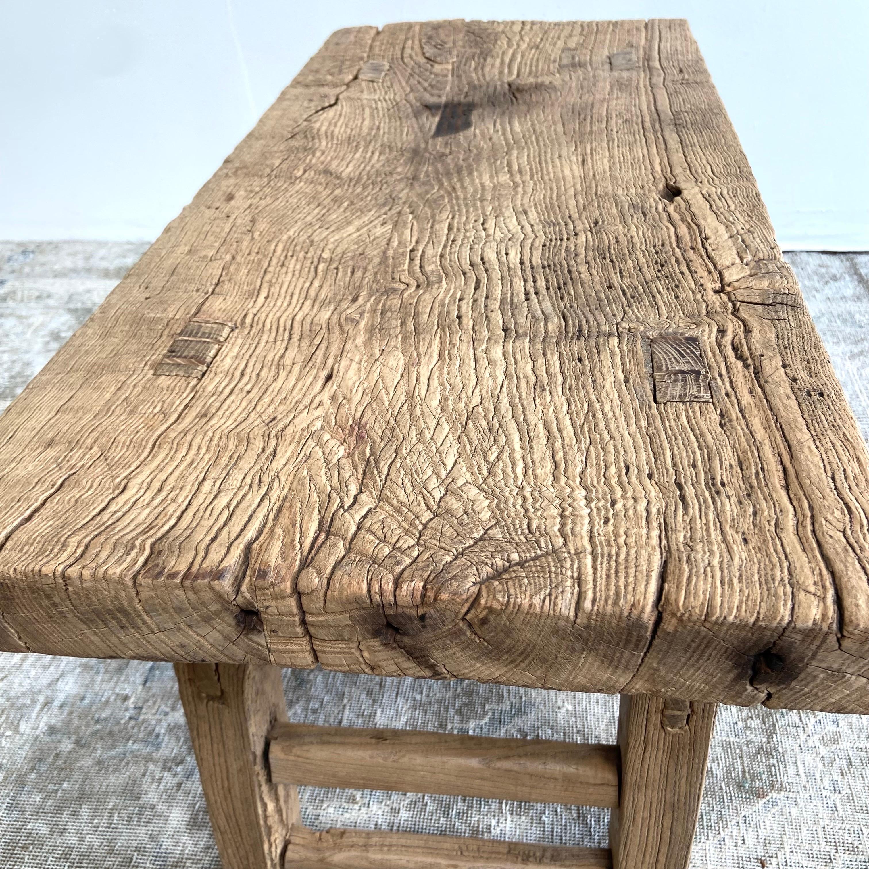 Vieille table basse en bois d'orme en vente 2