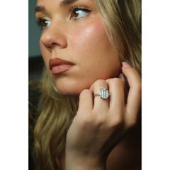 Anello di fidanzamento vintage con diamante taglio smeraldo allungato in platino ~3,69 ct totali