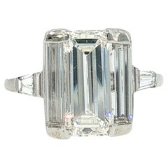 Anello di fidanzamento vintage con diamante taglio smeraldo allungato in platino ~3,69 ct totali