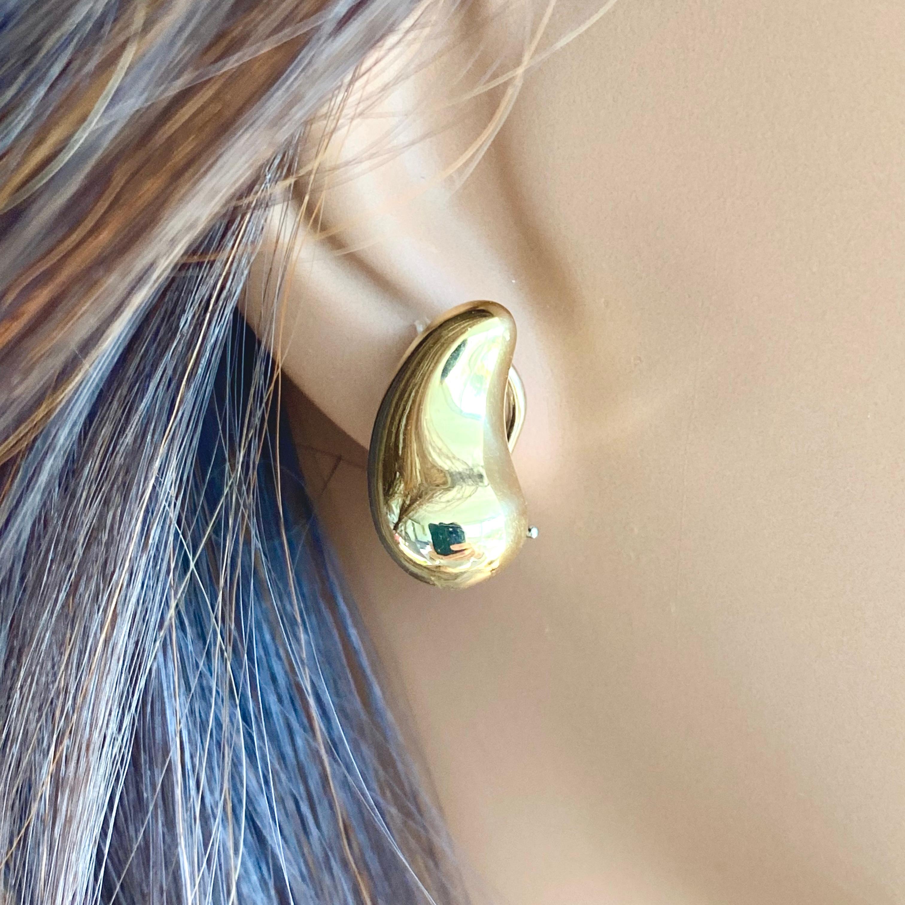 Elsa Peretti for Tiffany and Co Yellow Gold Bean Clip On Earring In Good Condition In New York, NY