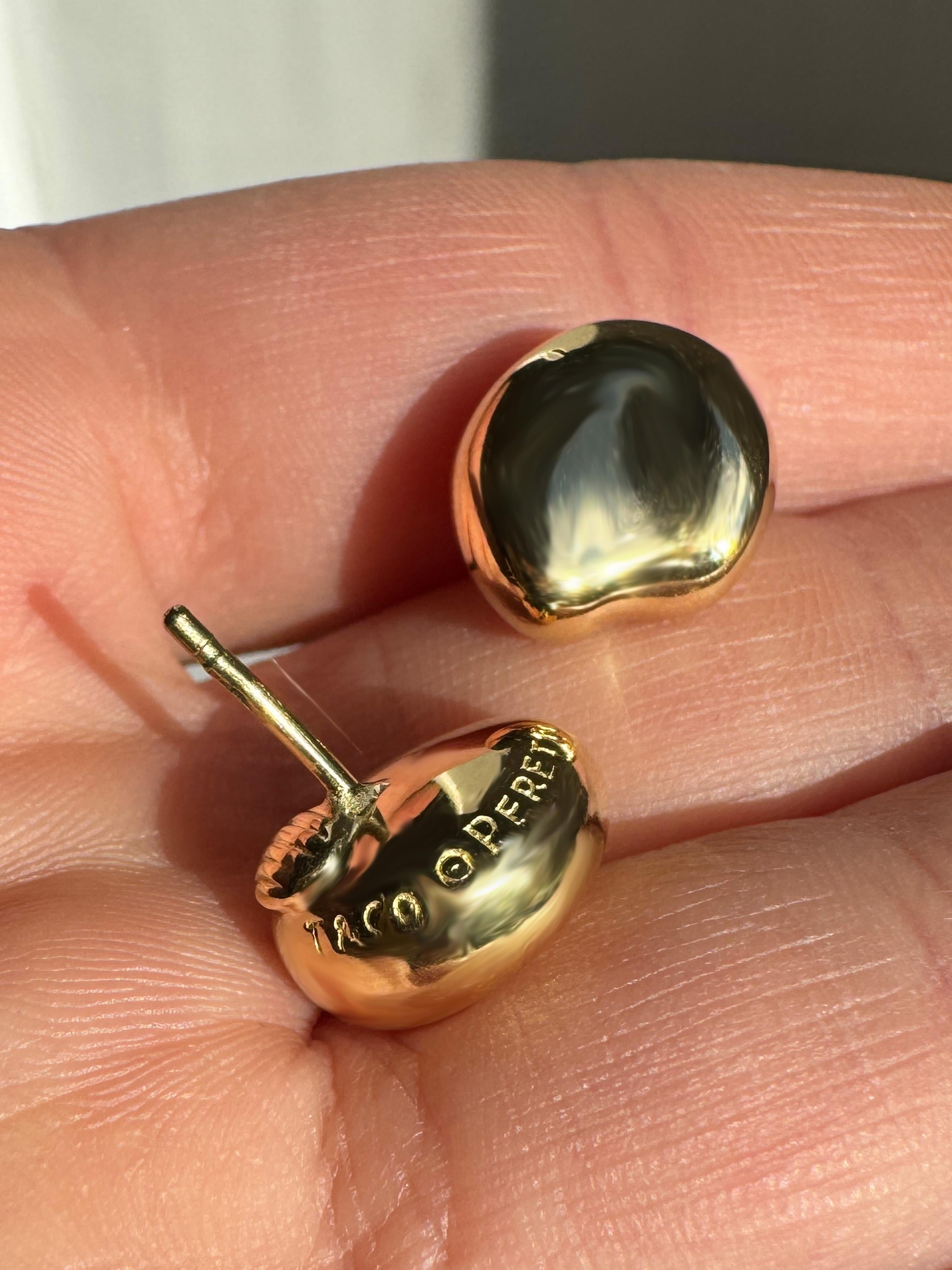 Vintage Elsa Peretti 18k Yellow Gold Bean Stud Earrings. 
TIFFANY & Co. Elsa Peretti 18K Gold Free Form Earrings Tiffany Elsa Peretti 