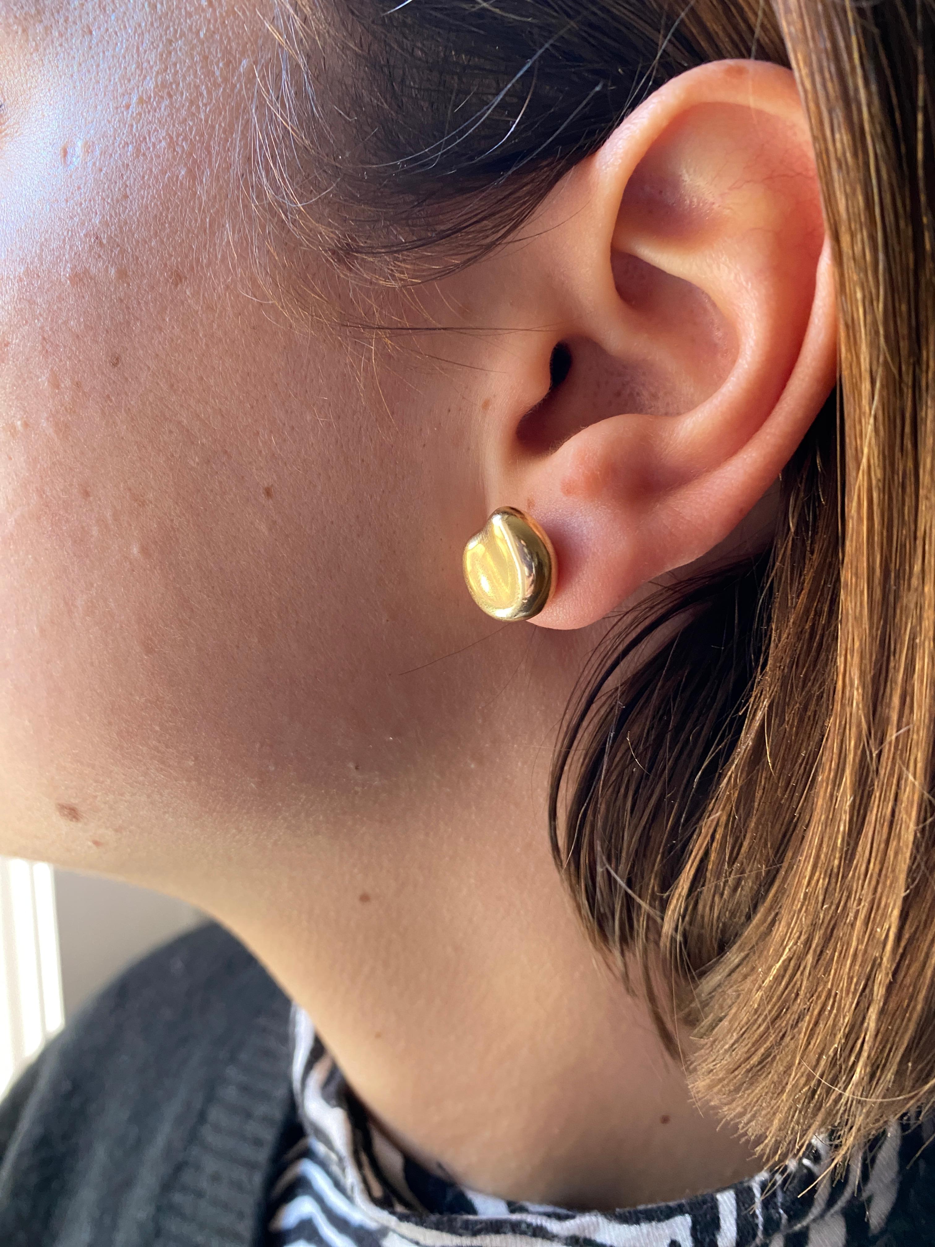 Vintage Elsa Peretti for Tiffany & Co. 18k Yellow Gold Bean Stud Earrings 4