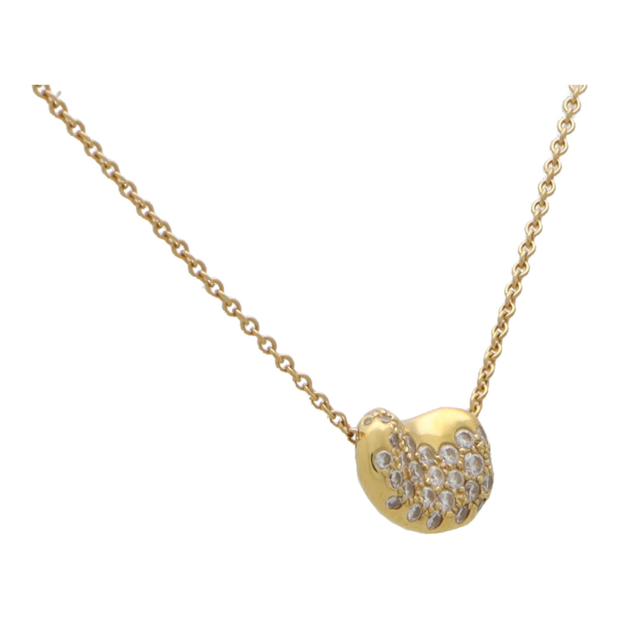  Vintage Elsa Peretti für Tiffany & Co. Diamant-Bohnen-Halskette aus Gelbgold (Rundschliff) im Angebot