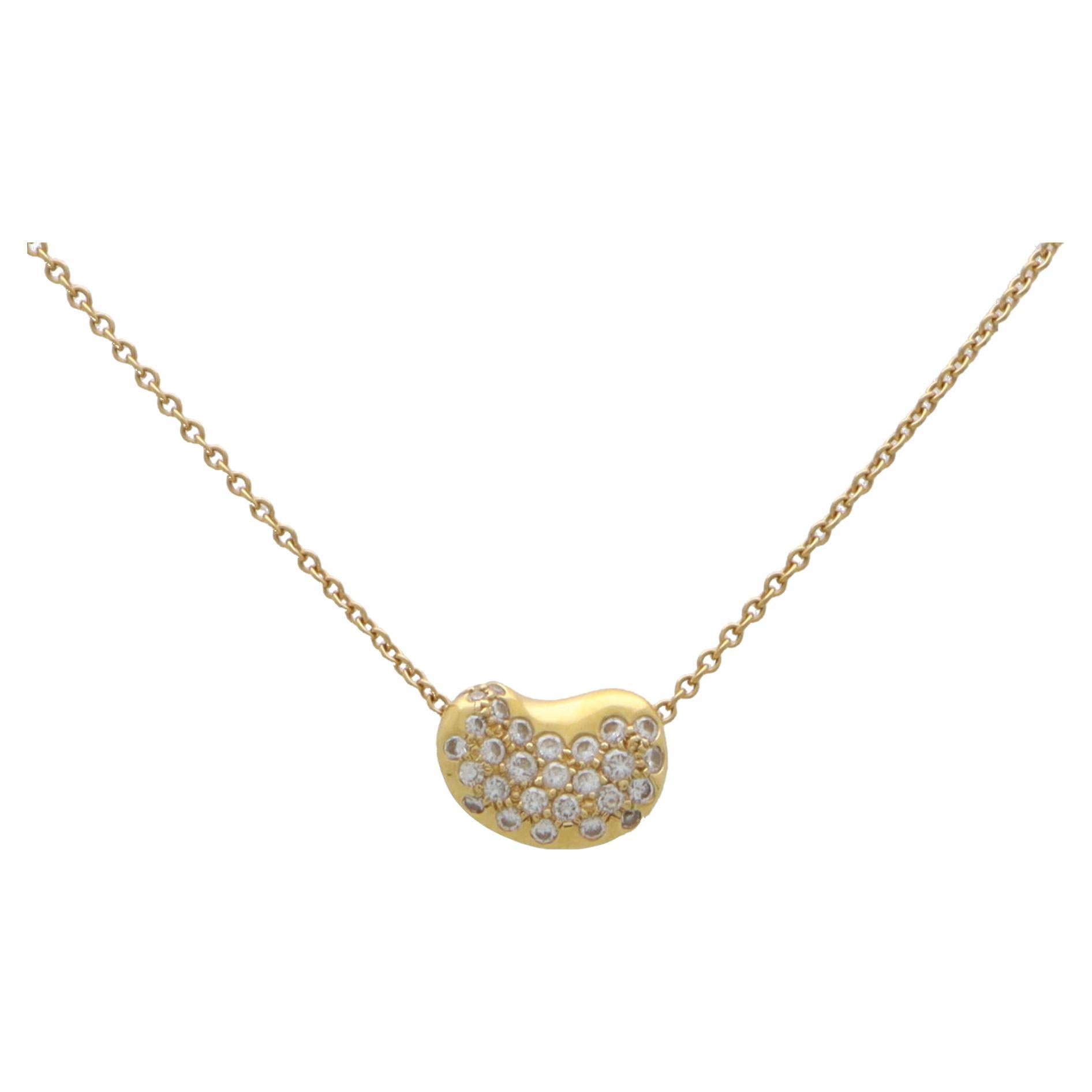  Elsa Peretti pour Tiffany & Co. Collier haricot en or jaune avec diamants en vente