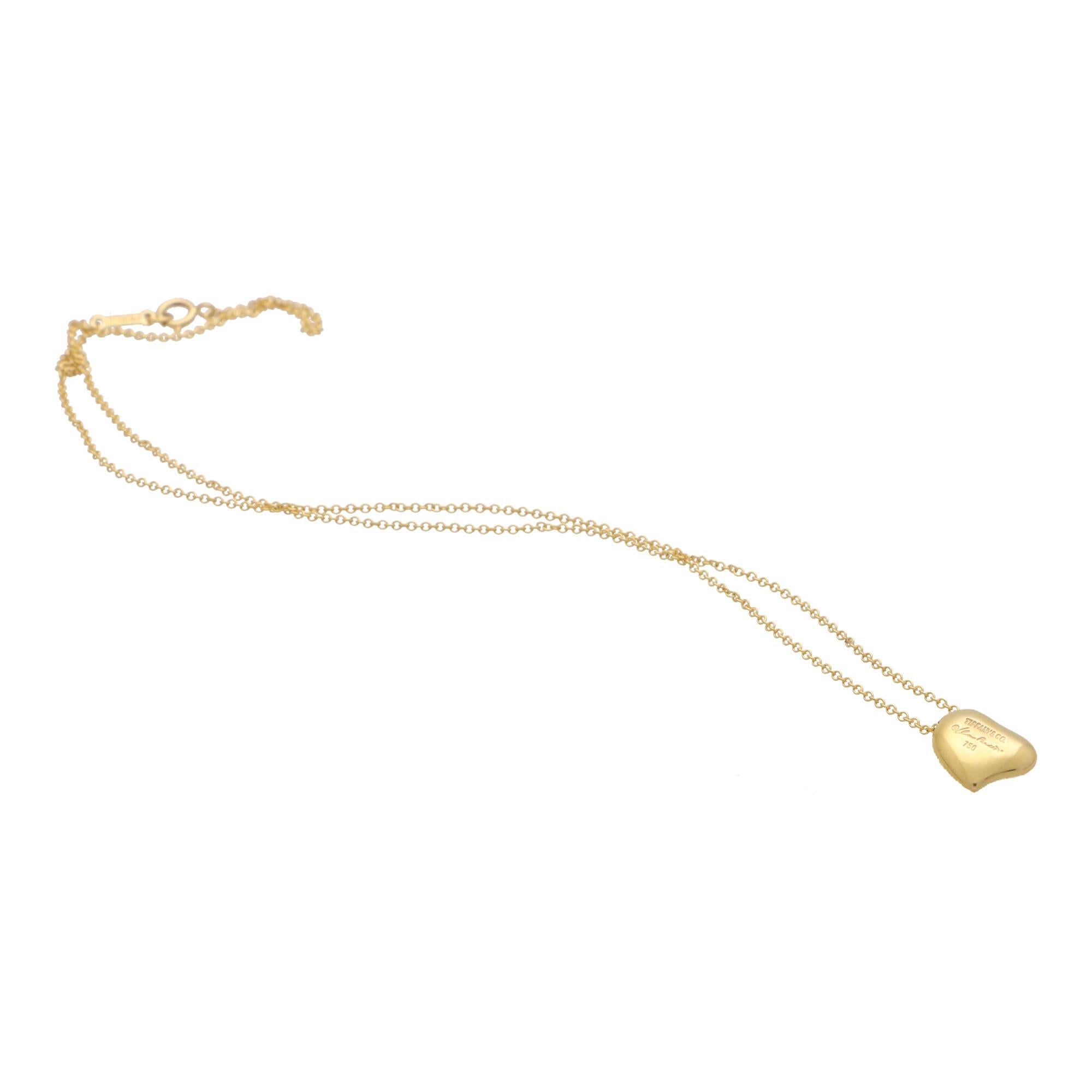 Eine schöne signierte Elsa Peretti für Tiffany & Co. Gold Herz Anhänger Halskette in 18ct Gelbgold gesetzt.

Die Halskette ist ausschließlich mit dem ikonischen Tiffany-Herzmotiv von Elsa Peretti besetzt. Das Herz ist aus massivem 18-karätigem Gold