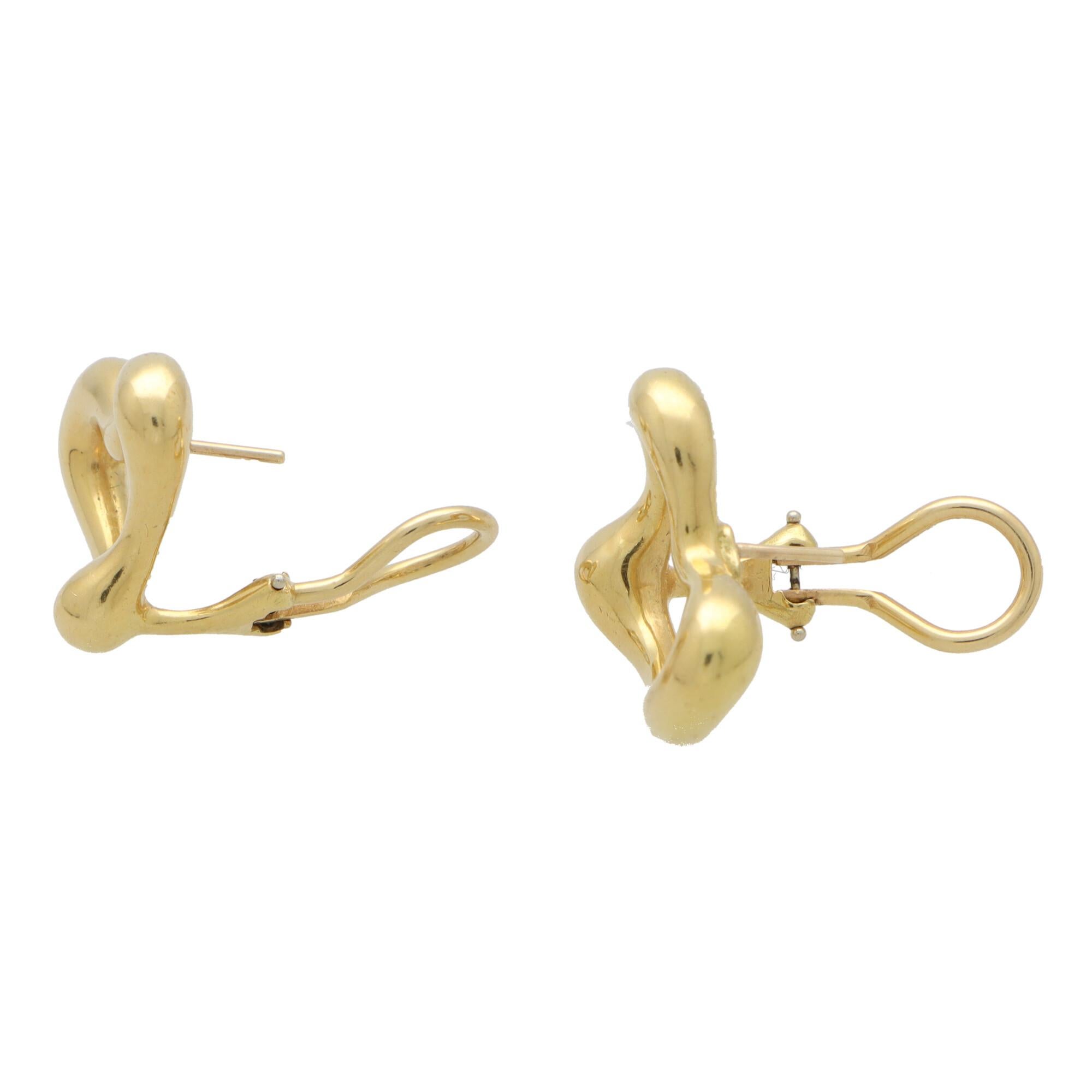 Vintage Elsa Peretti for Tiffany & Co. Open Heart Earrings in 18k Yellow Gold In Excellent Condition In London, GB