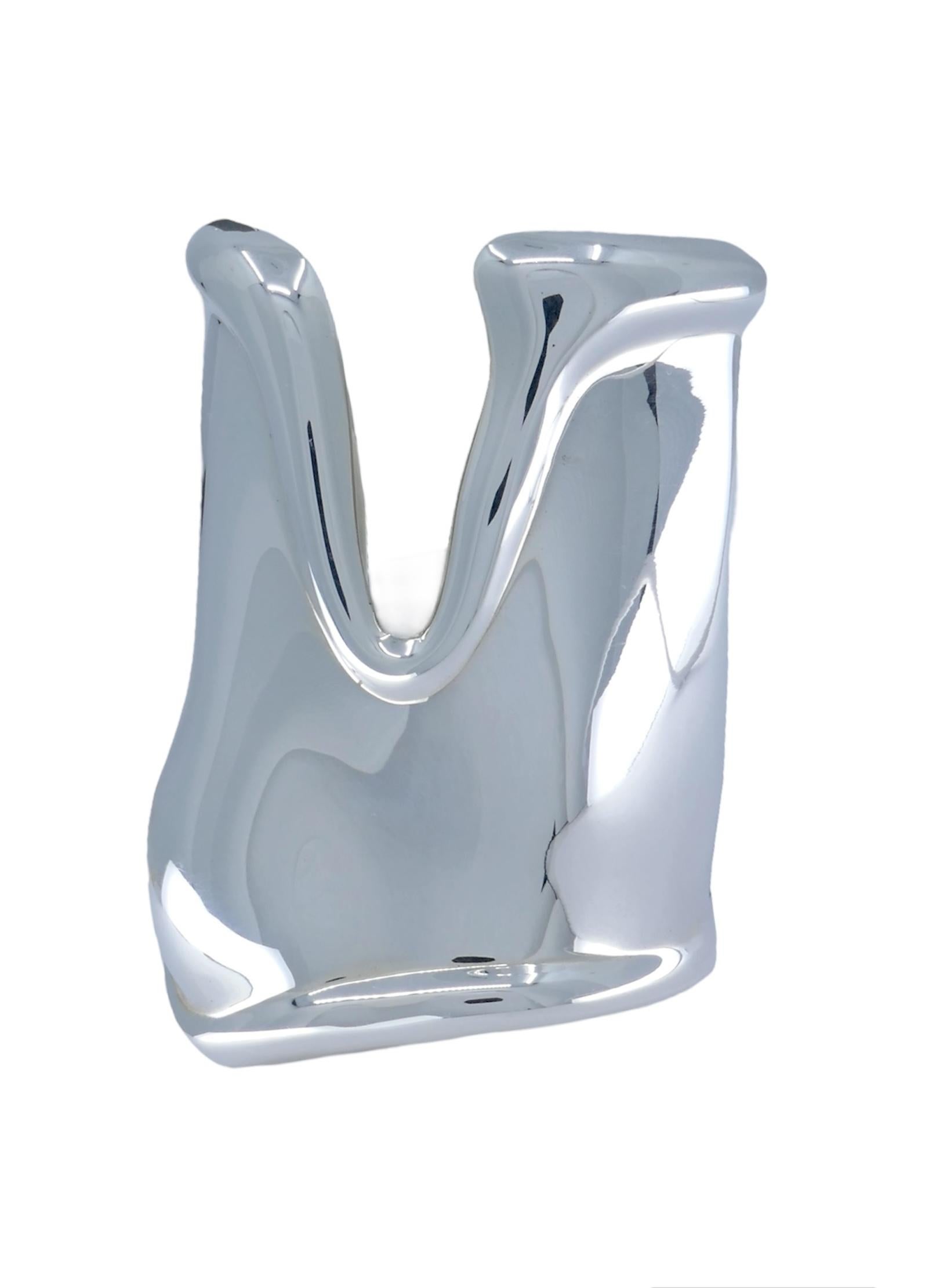 The sublime asymmetry and sensuous contours of Elsa Peretti Bone cuffs have an ergonomic quality that makes them one with the body. 

Vintage Elsa Peretti for Tiffany & Co. Sterling Silver Bone Cuff. 
5.5