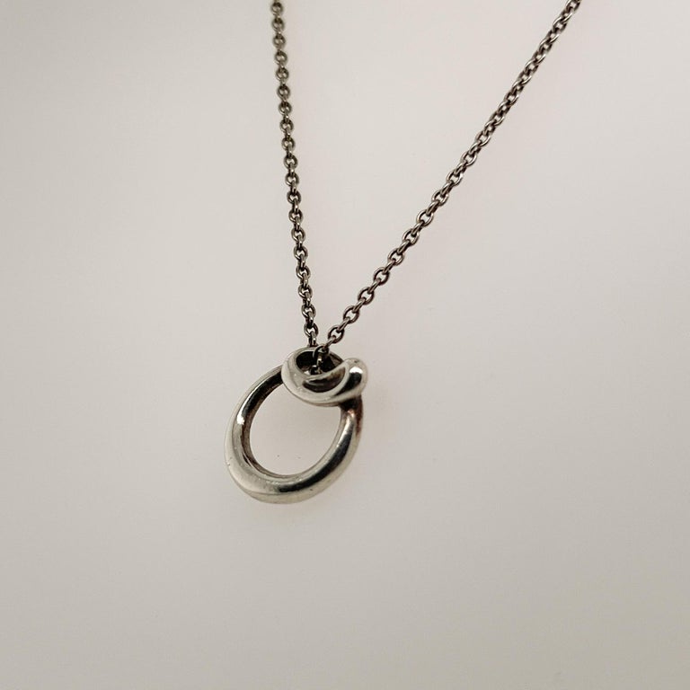 A fine Tiffany & Co. pendant necklace.

In sterling silver. 

Designed by Elsa Peretti.

Together with a signed Tiffany & Co. chain.

Simply great Tiffany design!

Date:
20th Century

Overall Condition:
It is in overall good, as-pictured, used