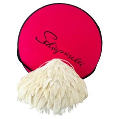 Elsa Schiaparelli Chapeau vintage en velours sculpté avec plumes et boîte