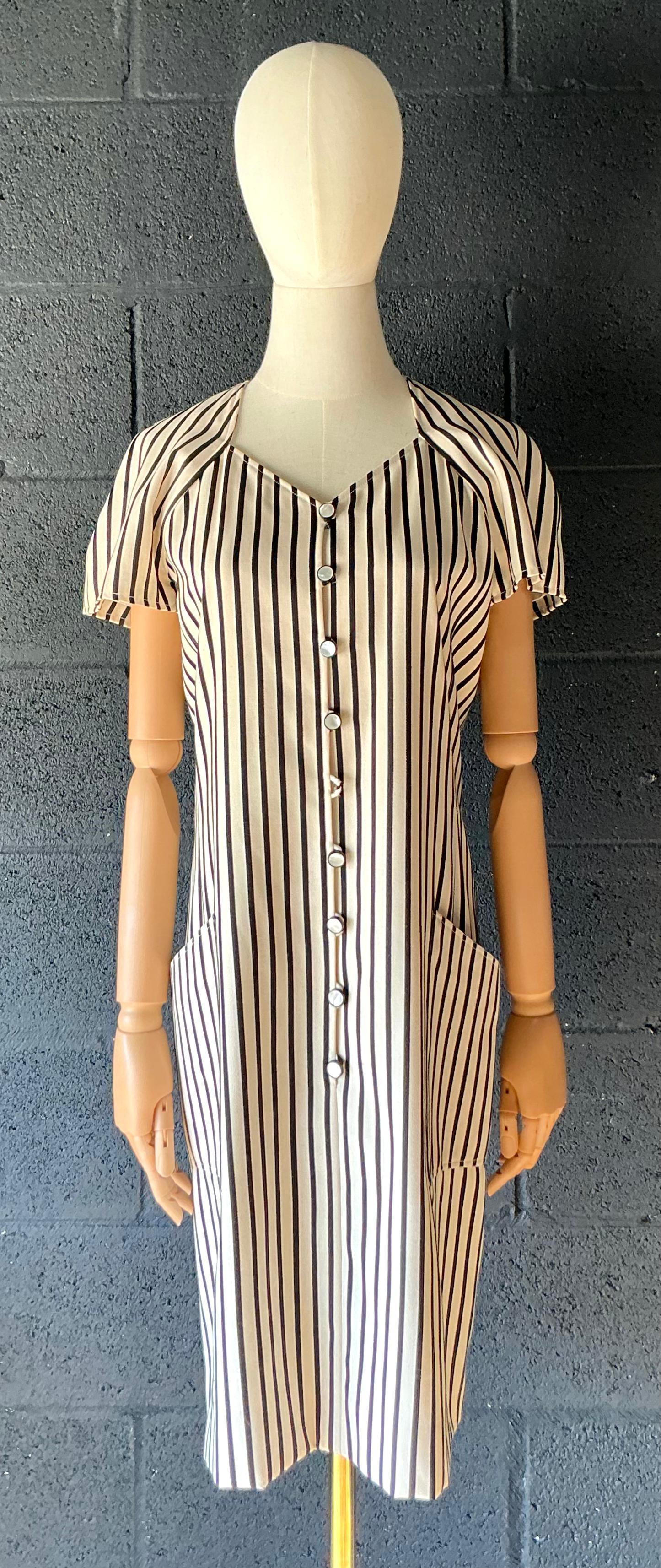 Vintage Emanuel Ungaro Schwarz-Weiß gestreiftes Kleid Damen im Angebot