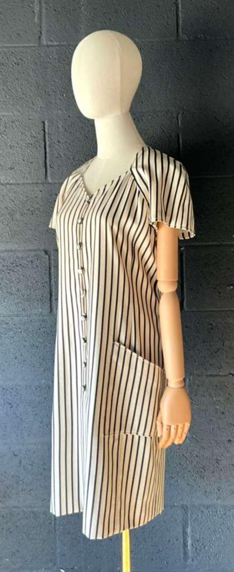 Vintage Emanuel Ungaro Schwarz-Weiß gestreiftes Kleid im Angebot 1