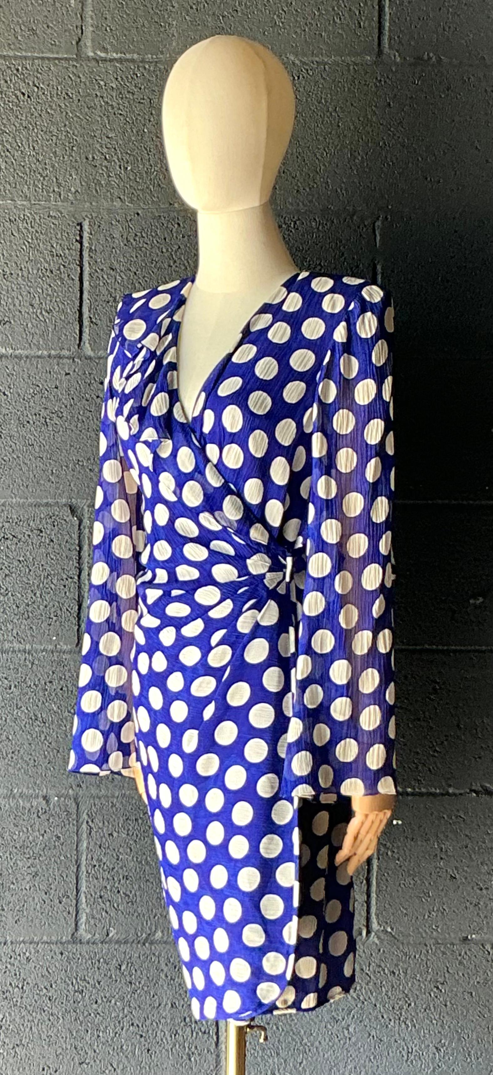 Vintage Emanuel Ungaro Blau-Weißes Polka Dot Kleid für Damen oder Herren im Angebot