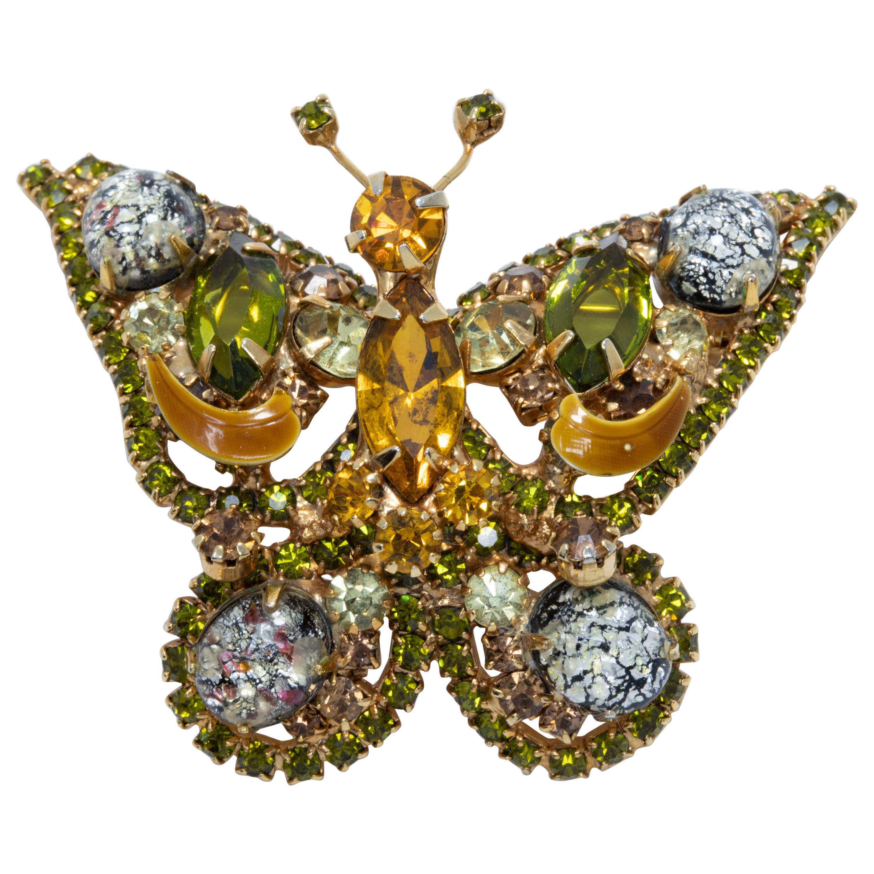 Broche vintage de mariposa de cristal dorado y verde, retro en venta