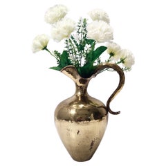 Vaso brocca vintage in rame e ottone sbalzato di Egidio Casagrande, Italia