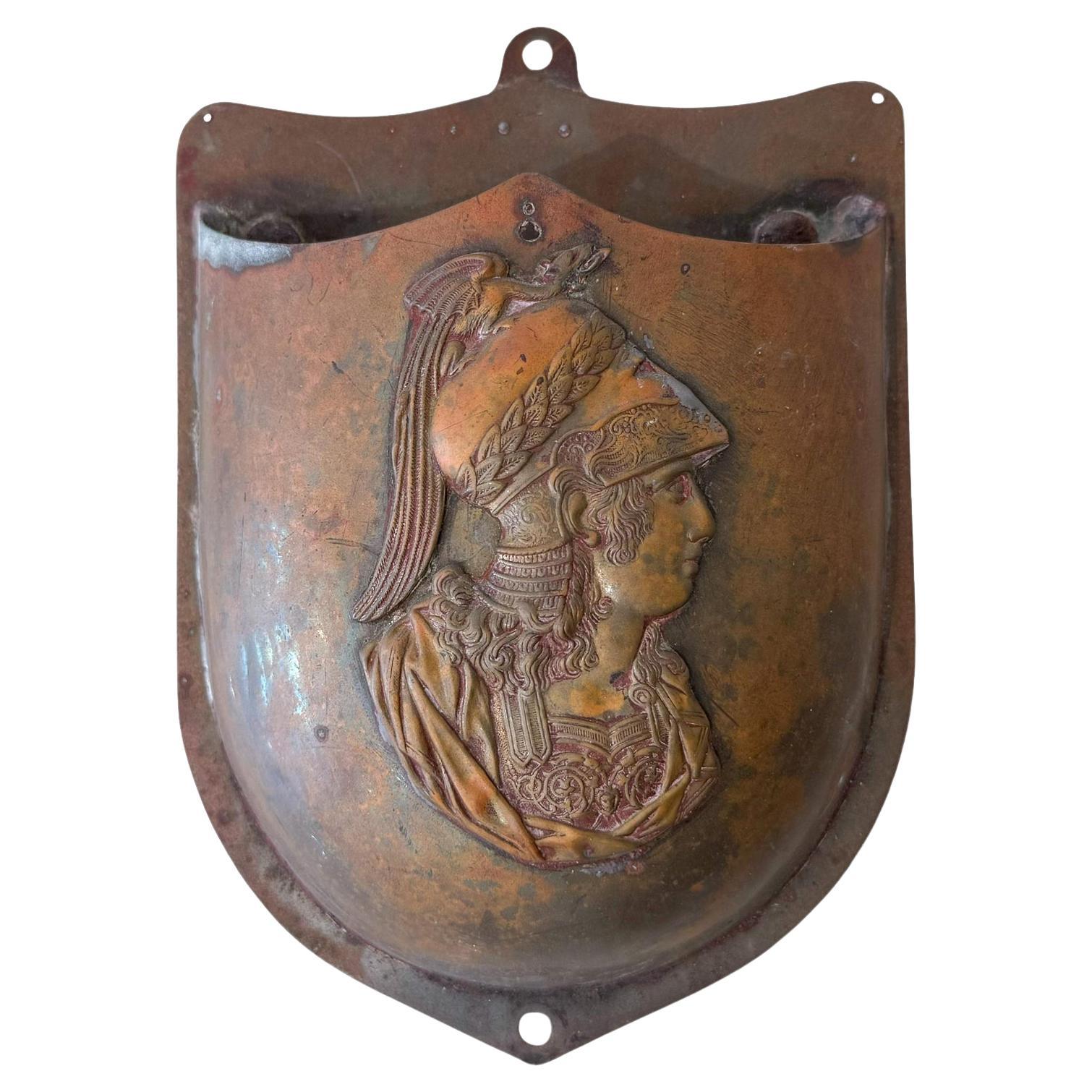 Vintage geprägte Kupfer Gladiator Wandtasche im Angebot