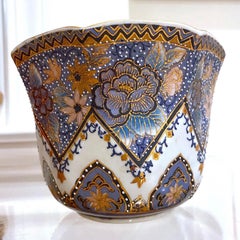 Vintage Embossed Japanese Imari Catchepot