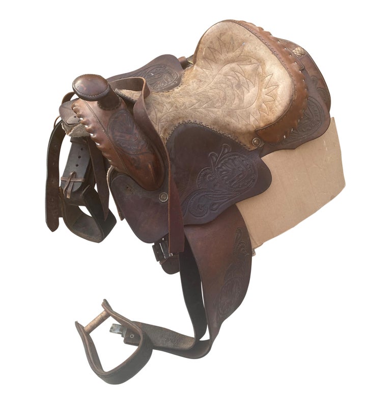 Vintage Embossed Leather King's Saddle circa 1960 For Sale at 1stDibs