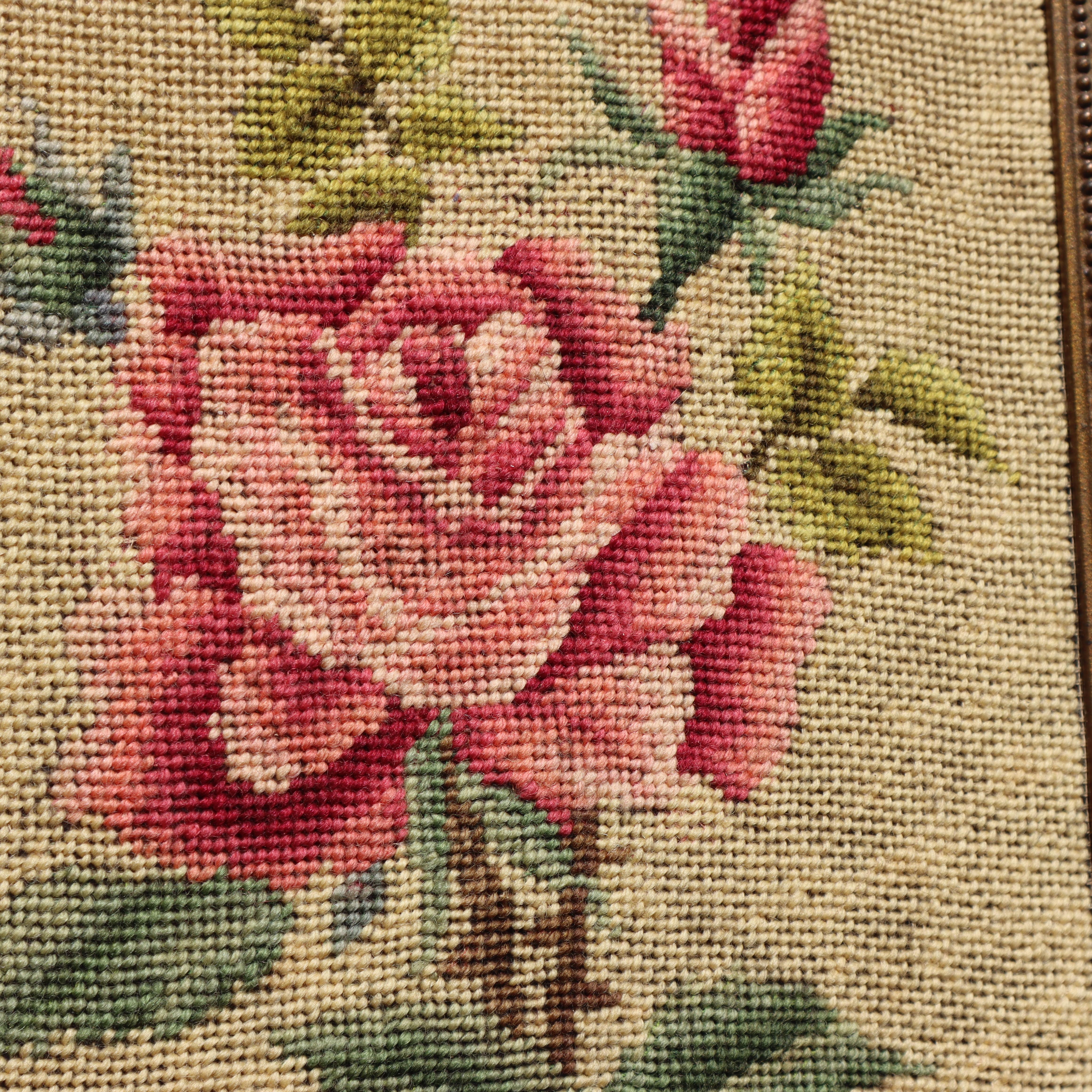 Besticktes Vintage-Bilder „Schöne Rose“ in einem goldenen Rahmen (Handgeschnitzt) im Angebot