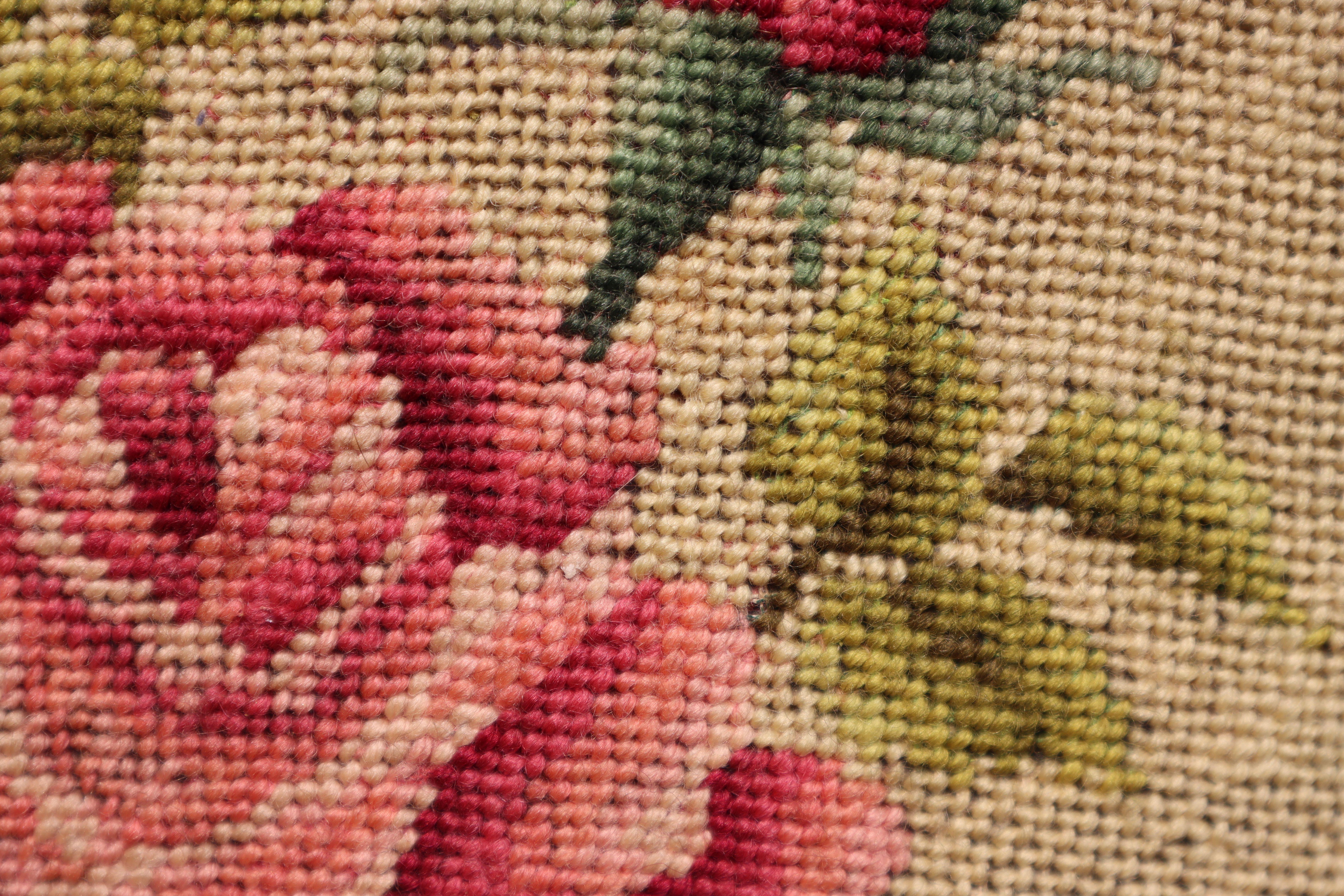 Besticktes Vintage-Bilder „Schöne Rose“ in einem goldenen Rahmen im Zustand „Gut“ im Angebot in Bussiere Dunoise, Nouvel Aquitaine