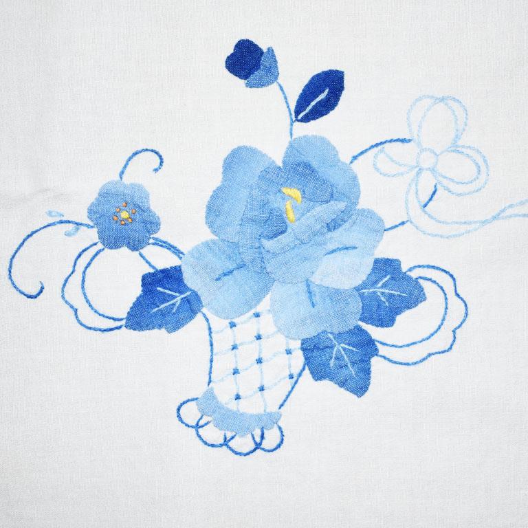 American Vintage Embroidered Round Blue Floral Appliqué Tablecloth