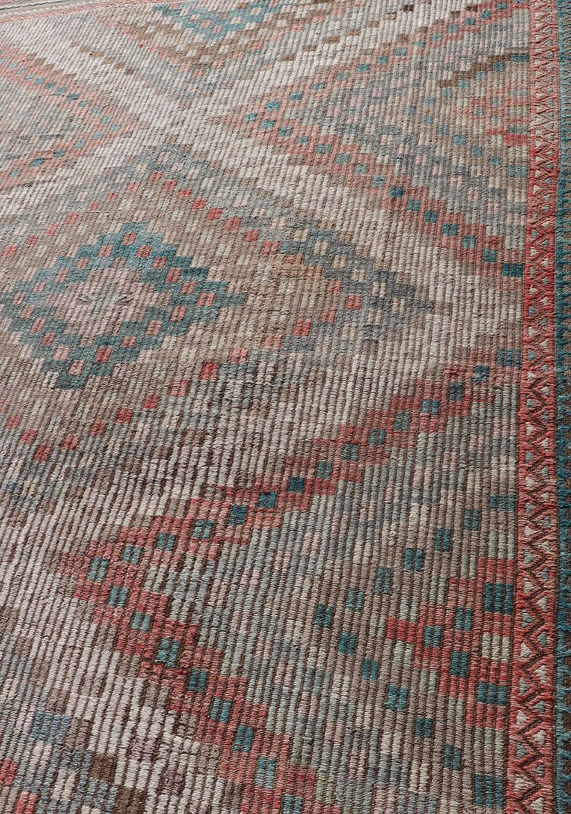 Tejido plano turco bordado vintage con diseño de rombos en capas Anudado a mano