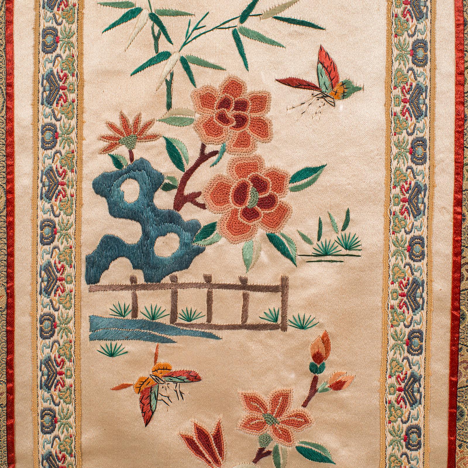 Cotone Pannello espositivo da parete ricamato d'epoca, cinese, seta e cotone, Art&Deco, C.C. 1930 in vendita
